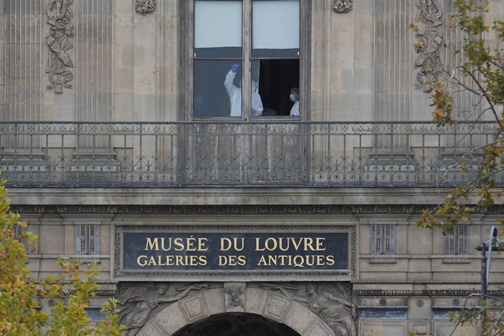 Rätsel gelöst! Mega-Raub im Louvre: So schafften es die Einbrecher