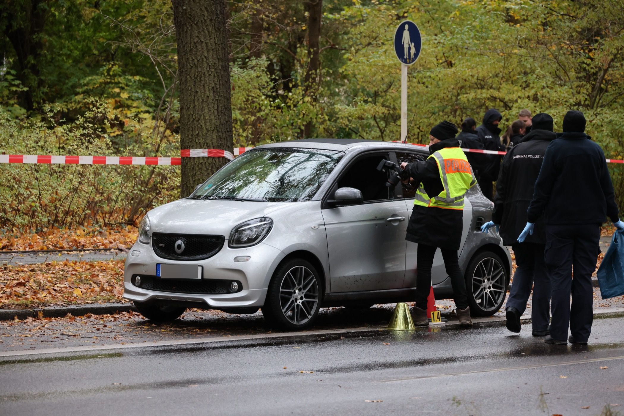 Image - Schießerei auf der Straße: Unbekannte feuern auf Smart, Fahrer verletzt!
