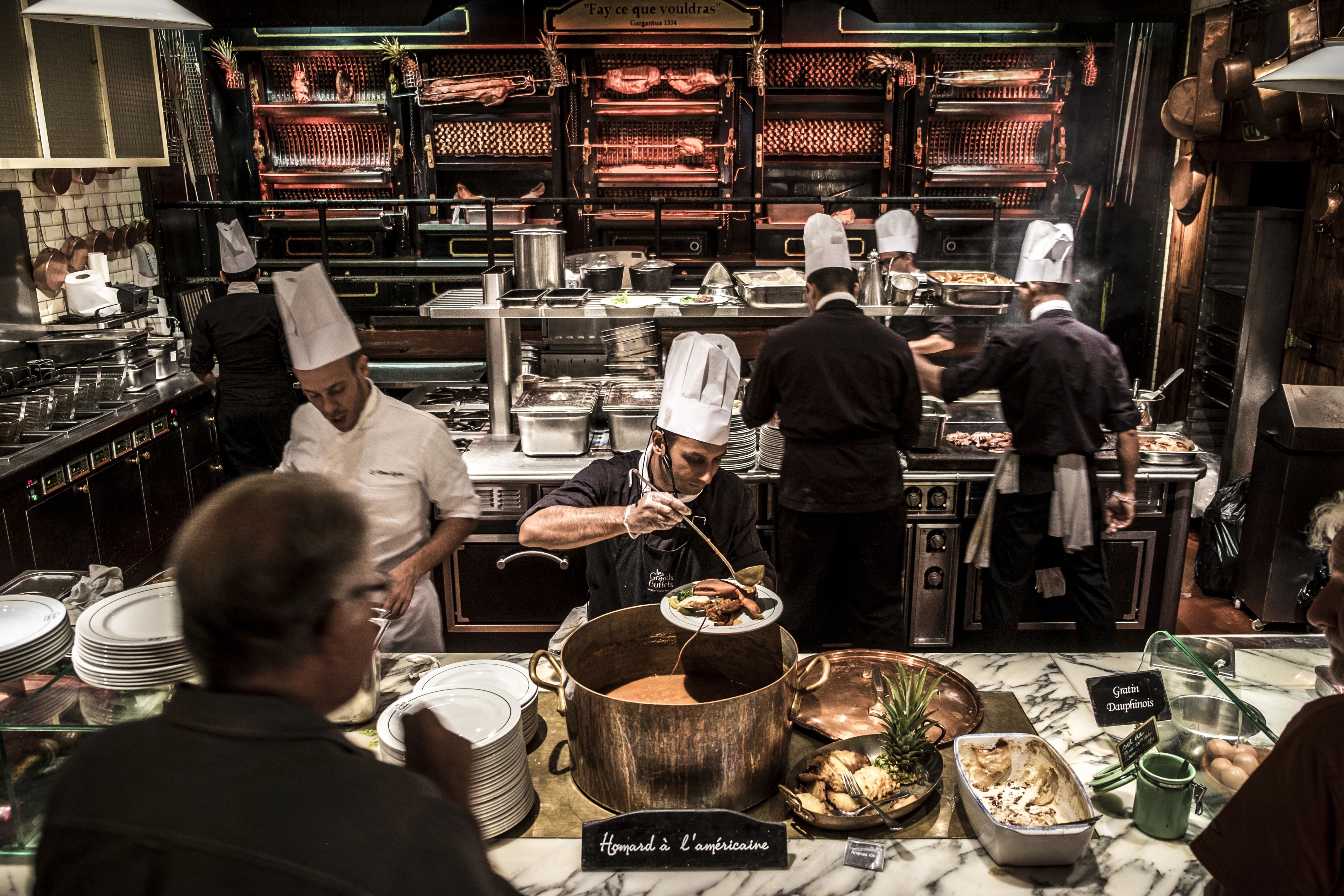 Vater geschockt: Restaurant verlangt 65,90 Euro für einen Kinderstuhl