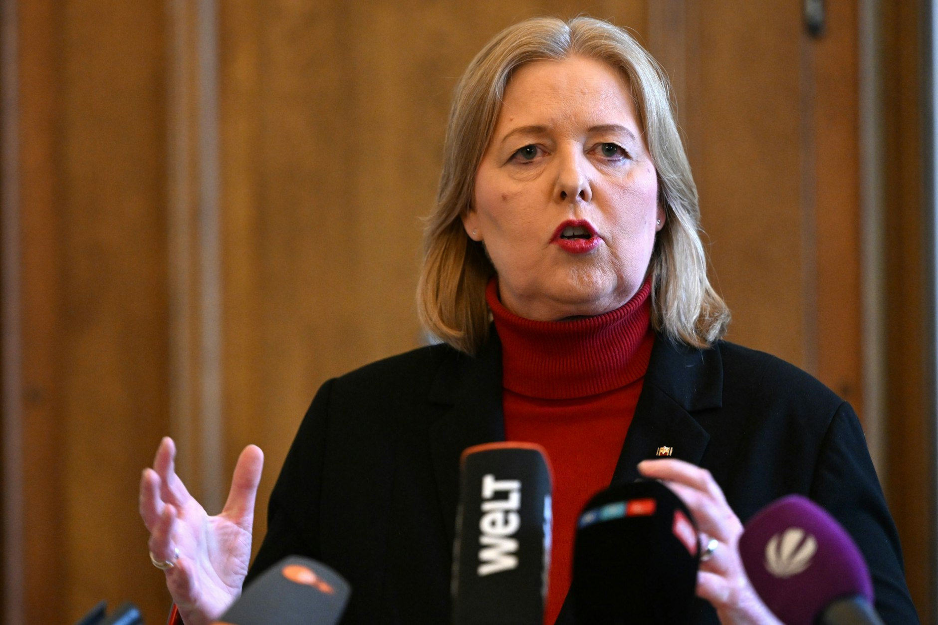 Arbeitsministerin Bärbel Bas kündigt ein härteres Vorgehen gegen Sozialleistungsmissbrauch an.