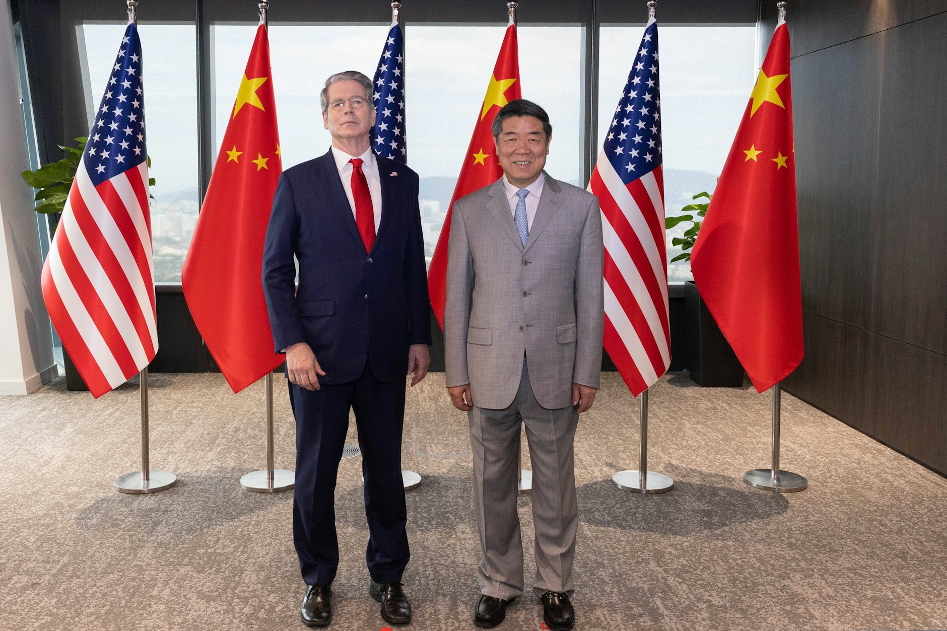 US-Finanzminister Scott Bessent und der chinesische Vizepremier He Lifeng haben sich auf eine vorläufige Einigung im Handelsstreit in Kuala Lumpur verständigt.
