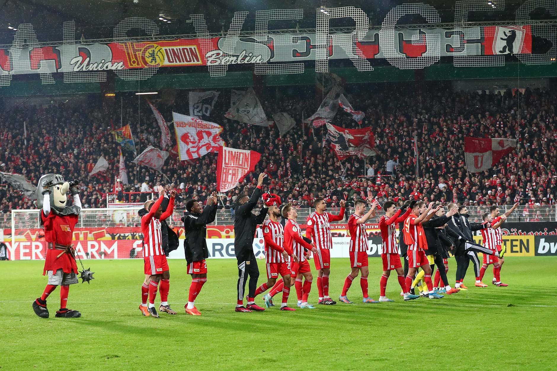 Hallo, 1. FC Union, so geht Pokalspiel-Gewinnen in der Alten Försterei: Am 31. Januar 2023 feiern die Eisernen das 2:1 im Achtelfinale über den Wolfsburg.