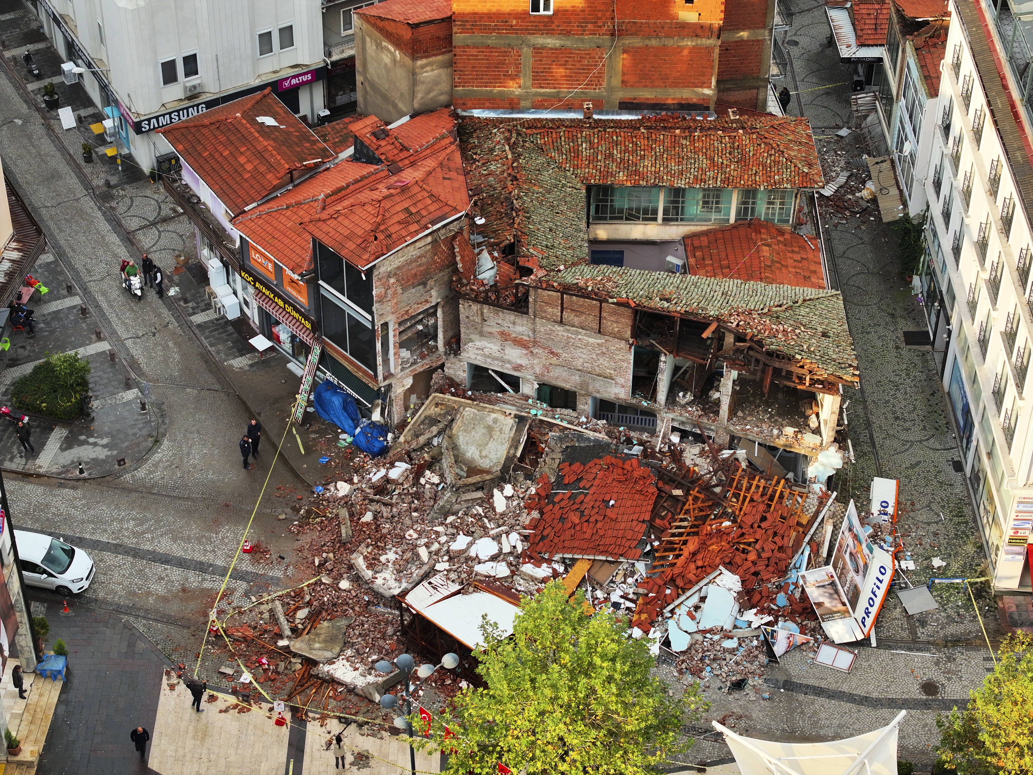 Schweres Erdbeben in der Türkei: Gebäude eingestürzt