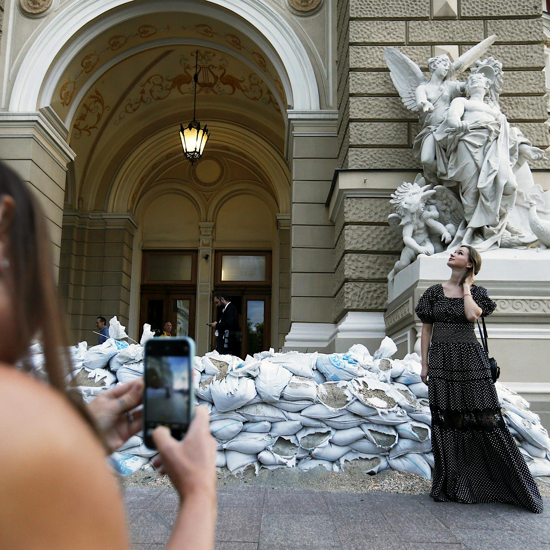 Der Alltag in Odessa im Schatten des Krieges: Zwischen Sirenen und Sektlaune