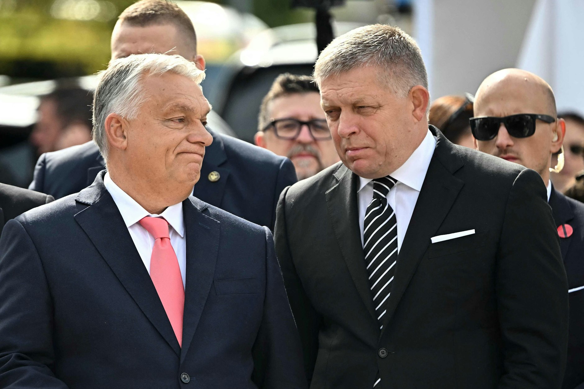 Ungarns Ministerpräsident Viktor Orbán (l.) und der slowakische Premierminister Robert Fico