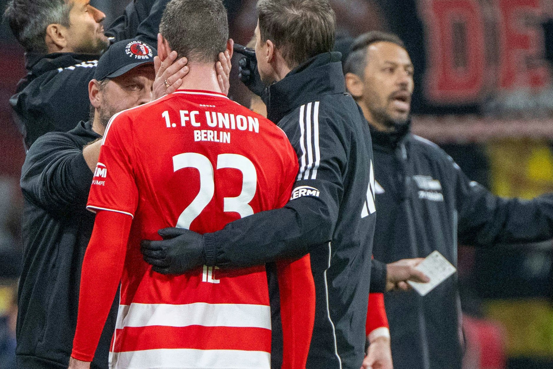 Gegen Bremen machte sich Steffen Baumgart (l.) noch Sorgen um Andrej Ilic – gegen Arminia Bielefeld aber ist der Stürmer des 1. FC Union Berlin wieder einsatzbereit.