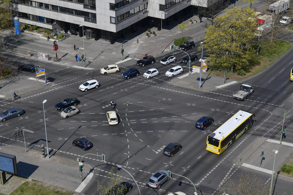 Die Straßenkreuzung Schillstraße und Kurfürstenstraße in Tiergarten. Hier beginnen am Vormittag Leitungsarbeiten.