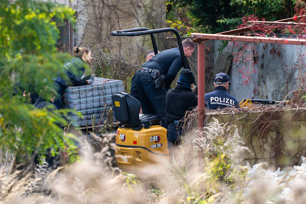 Auf einem Grundstück in Brandenburg wurde jüngst sogar mit einem Bagger nach Spuren im Fall Rebecca Reusch gegraben.