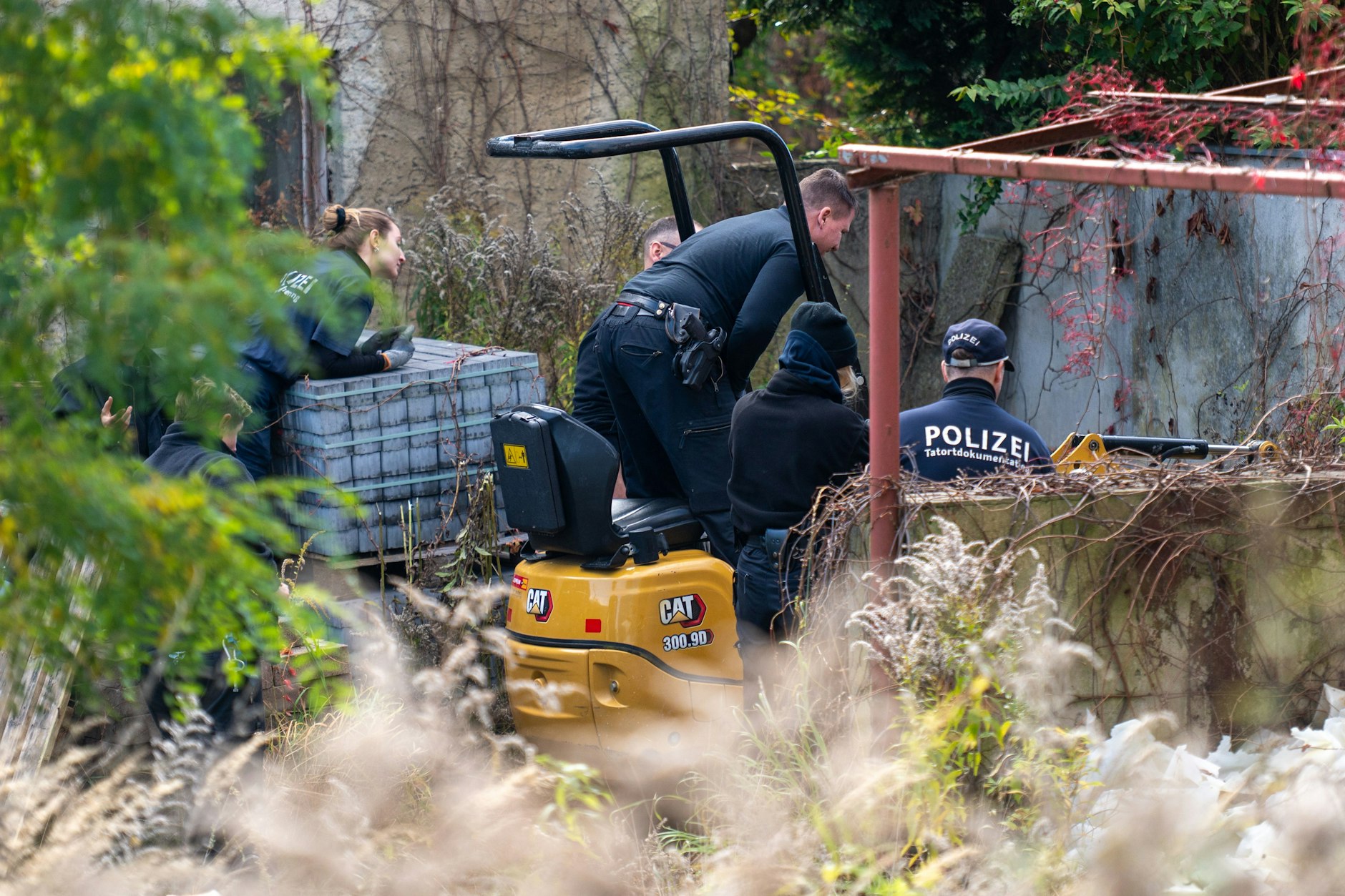 Auf einem Grundstück in Brandenburg wurde jüngst sogar mit einem Bagger nach Spuren im Fall Rebecca Reusch gegraben.
