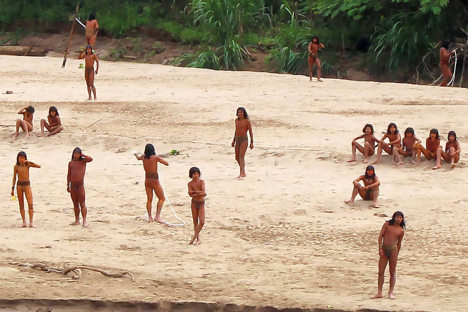 Lässige Jäger und Sammler: Das unkontaktierte Amazonas-Volk der Mashco-Piro im Südosten Perus