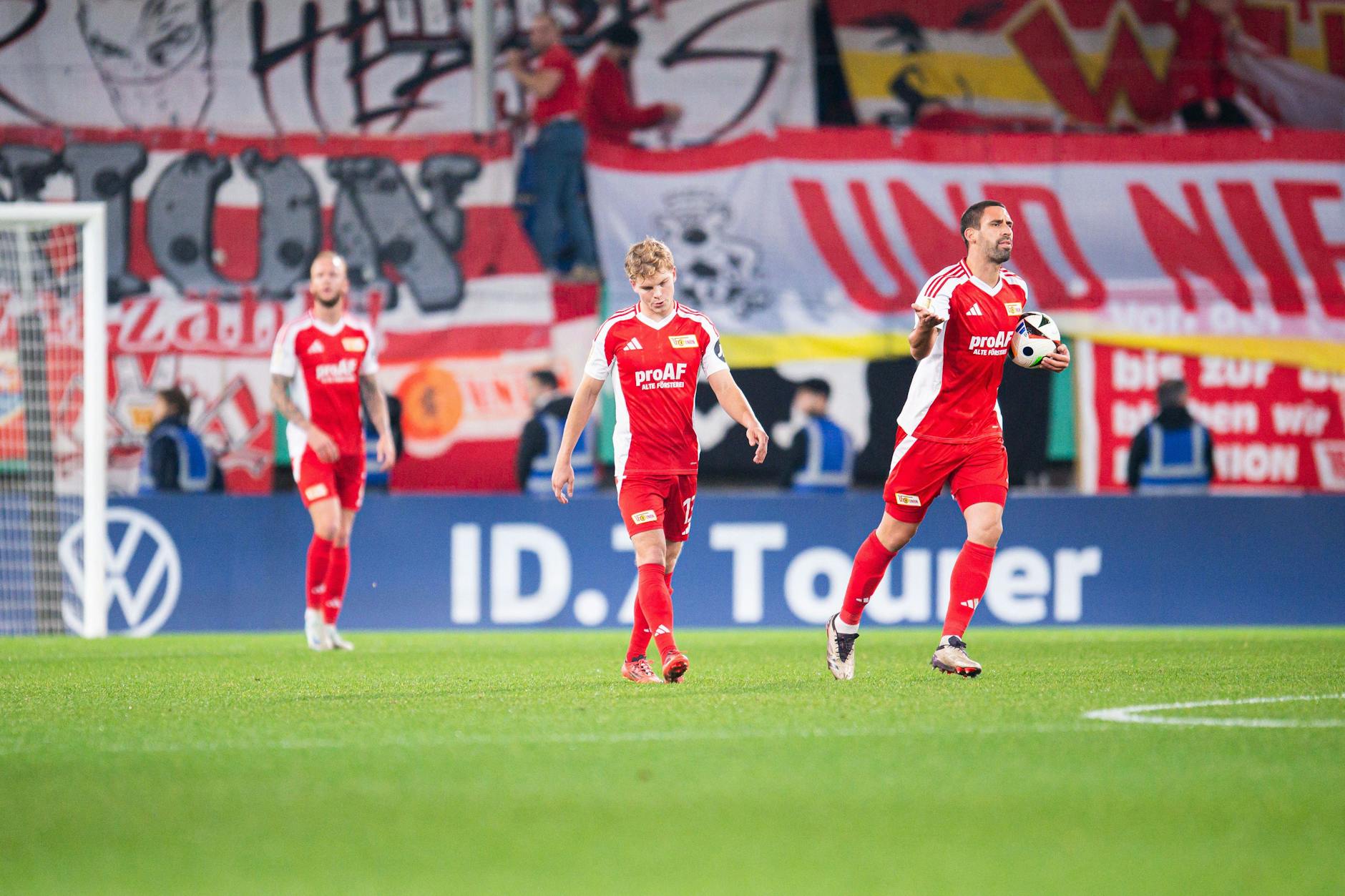 Bedröppelte Unioner im vergangenen Jahr gegen Arminia: Kevin Vogt, Andras Schäfer und Rani Khedira unterlagen beim damaligen Drittligisten in der zweiten Pokalrunde.