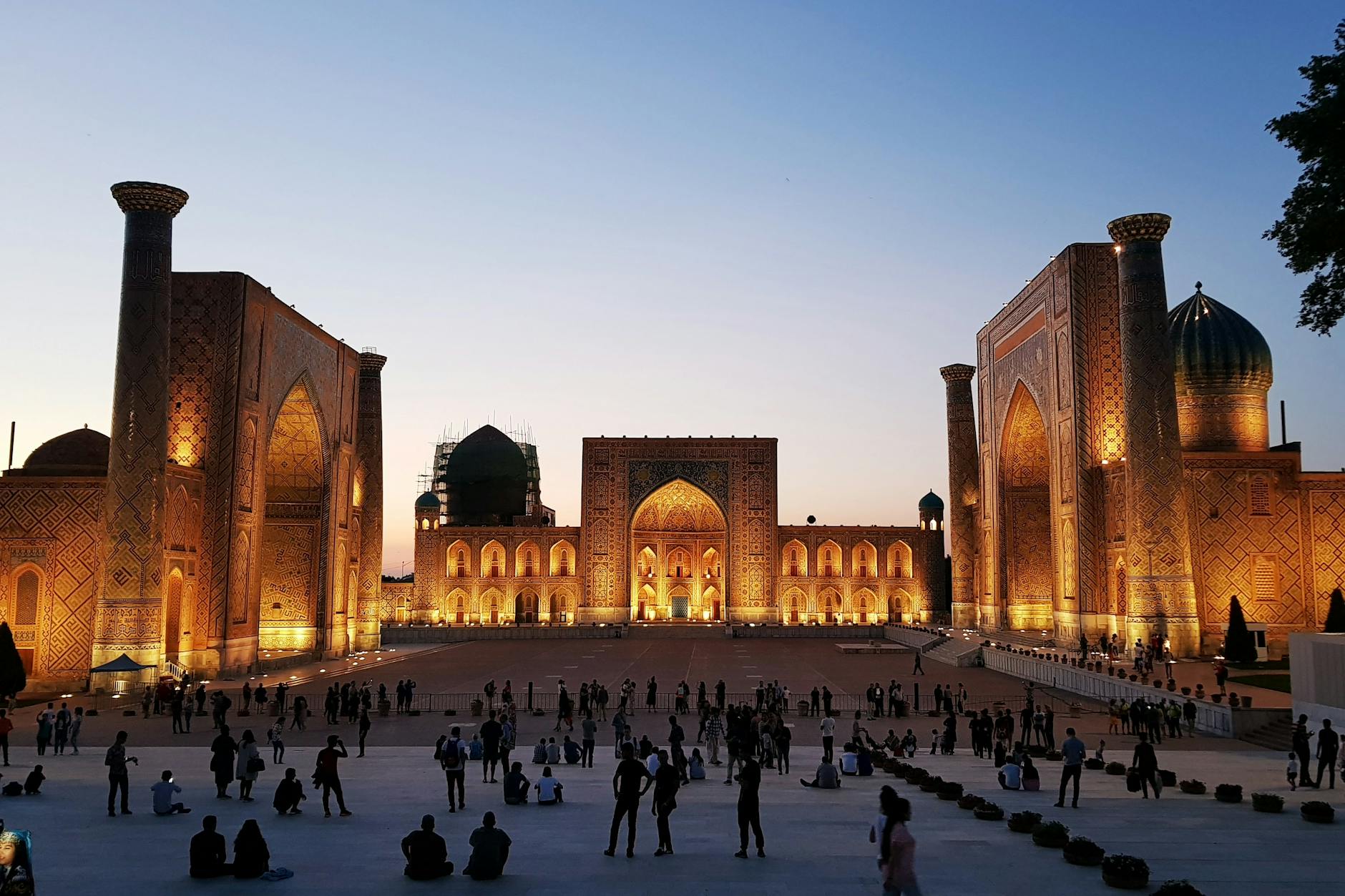 Der Registan-Platz in Samarkand: Prachtvolles Zeugnis der mehr als 2000 Jahre alten Seidenstraße.