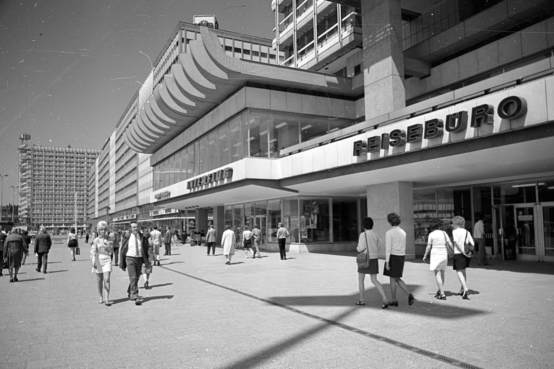 Das Haus des Reisens am Alexanderplatz, DDR, 1973