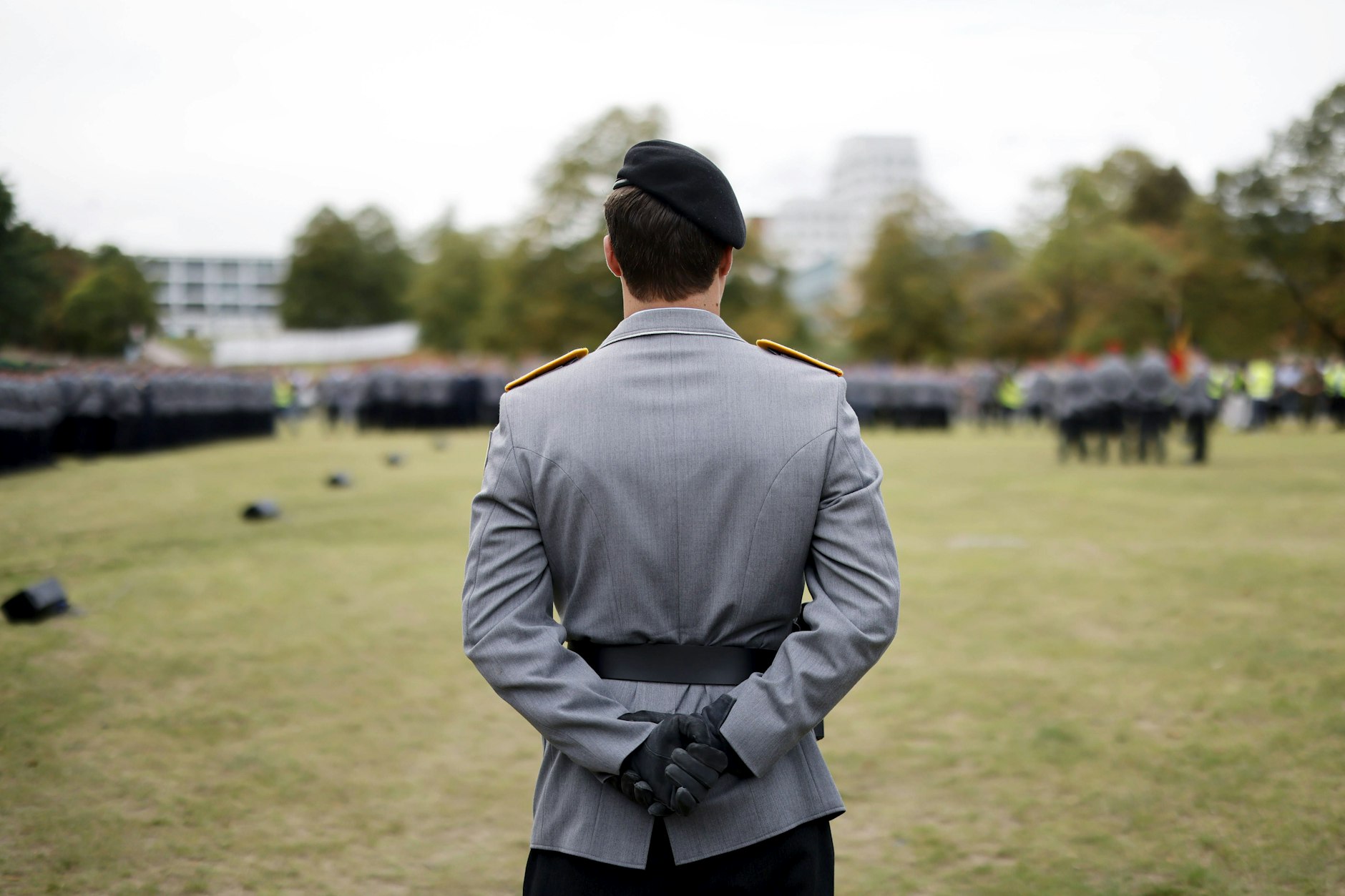 Die Besoldungsreform des Innenministers sieht höhere Gehälter für Soldaten und andere Beamte vor.