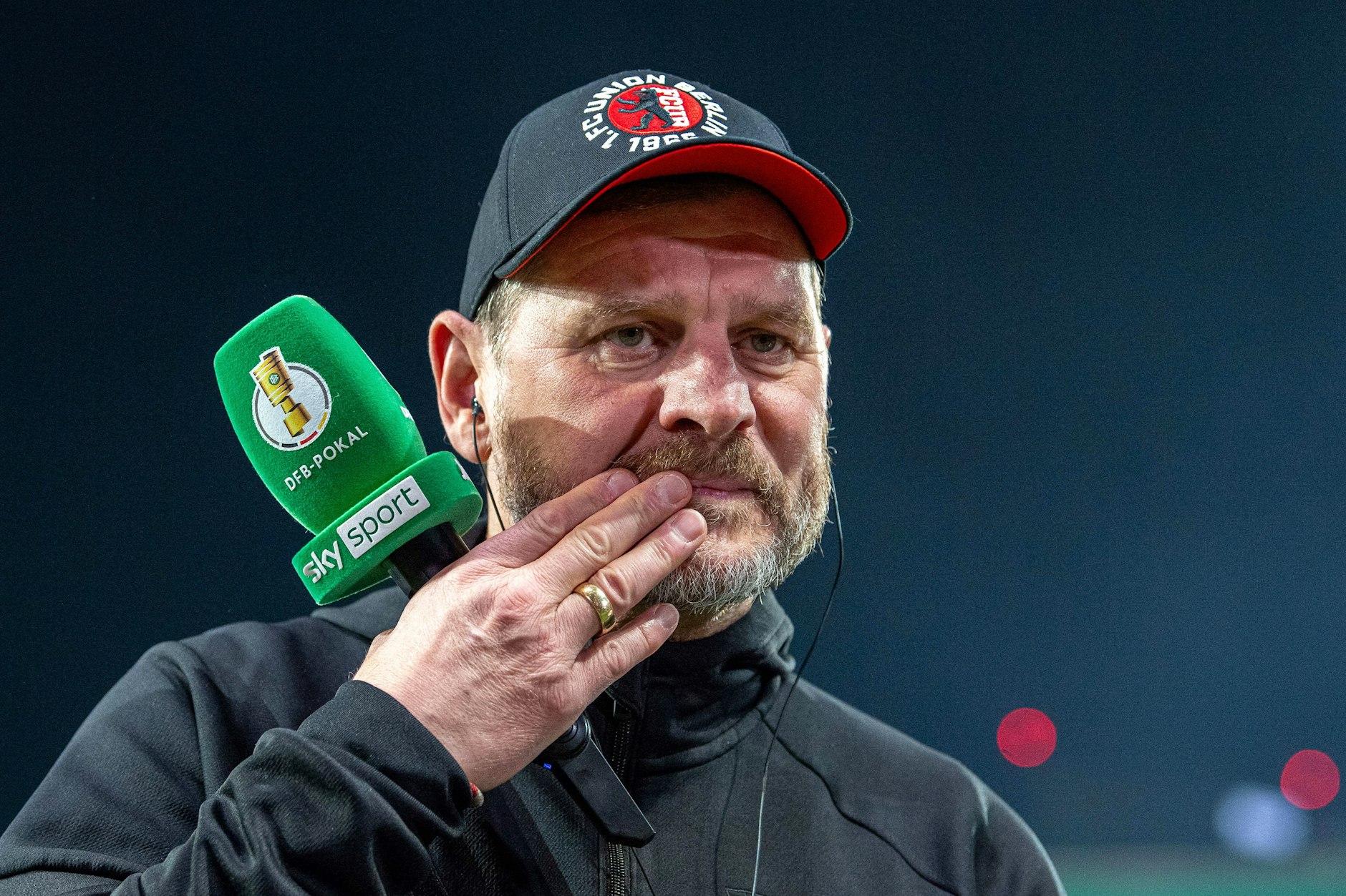 Steffen Baumgart, Cheftrainer des 1. FC Union schweigt, ob ihn ein Derby im DFB-Pokal gegen Hertha BSC reizen würde. 