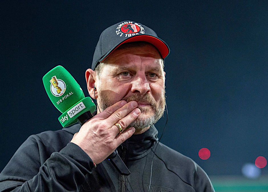 Steffen Baumgart, Cheftrainer des 1. FC Union schweigt, ob ihn ein Derby im DFB-Pokal gegen Hertha BSC reizen würde. 