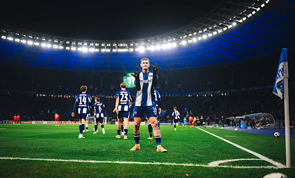 Michael Cuisance bejubelt sein Pokal-Tor gegen Elversberg mit sechs Fingern. Doch eine andere Zahl nervt alle bei Hertha BSC.