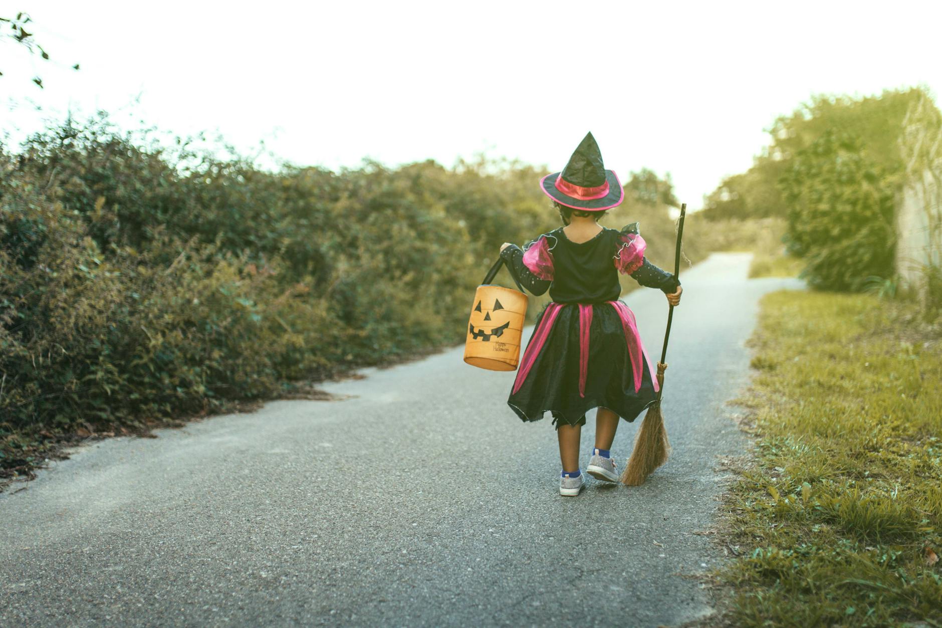 An Halloween können Eltern mit ihren Kindern problemlos für „Süßes oder Saures“ um die Häuser ziehen. Das Wetter wird mild.
