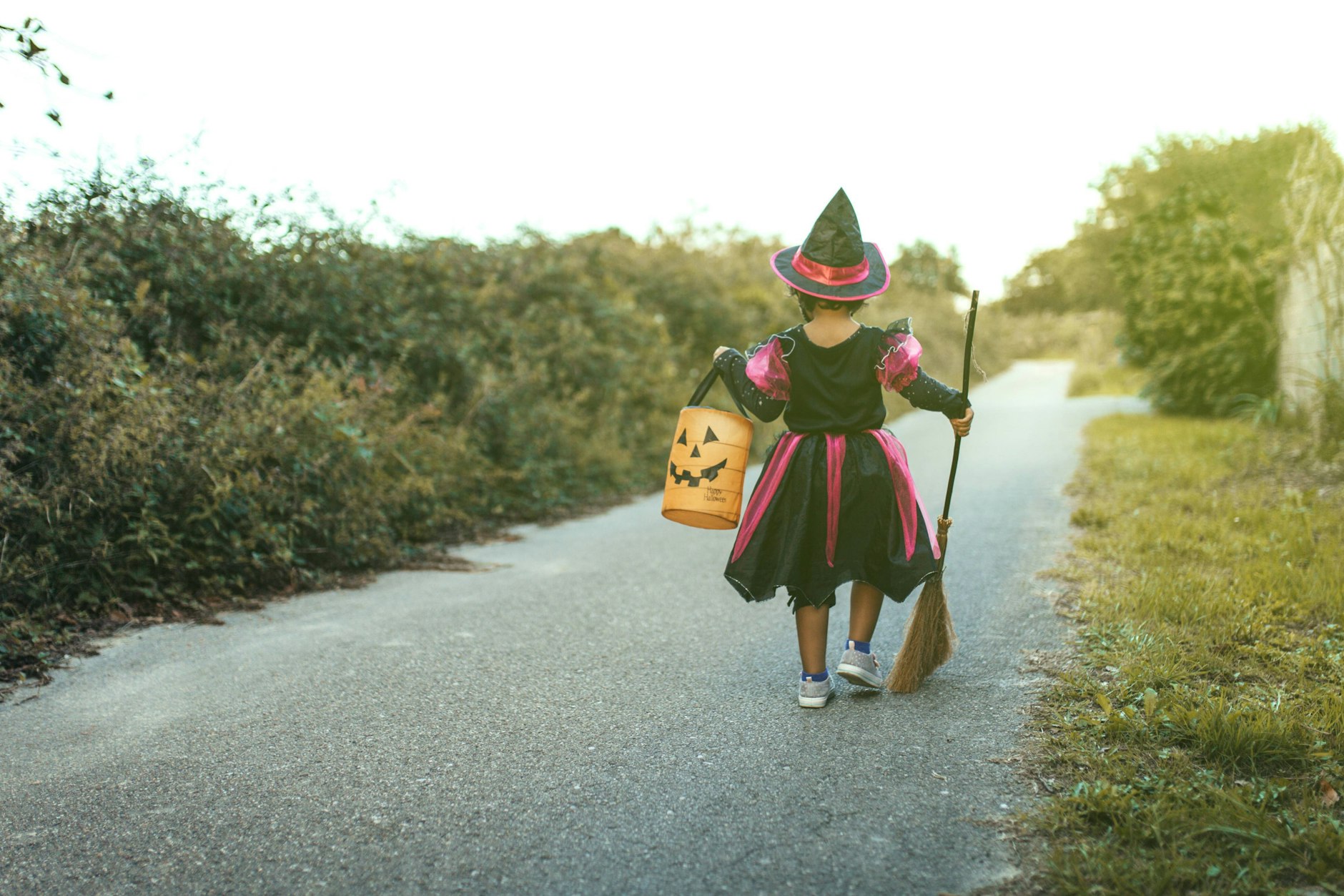 An Halloween können Eltern mit ihren Kindern problemlos für „Süßes oder Saures“ um die Häuser ziehen. Das Wetter wird mild.