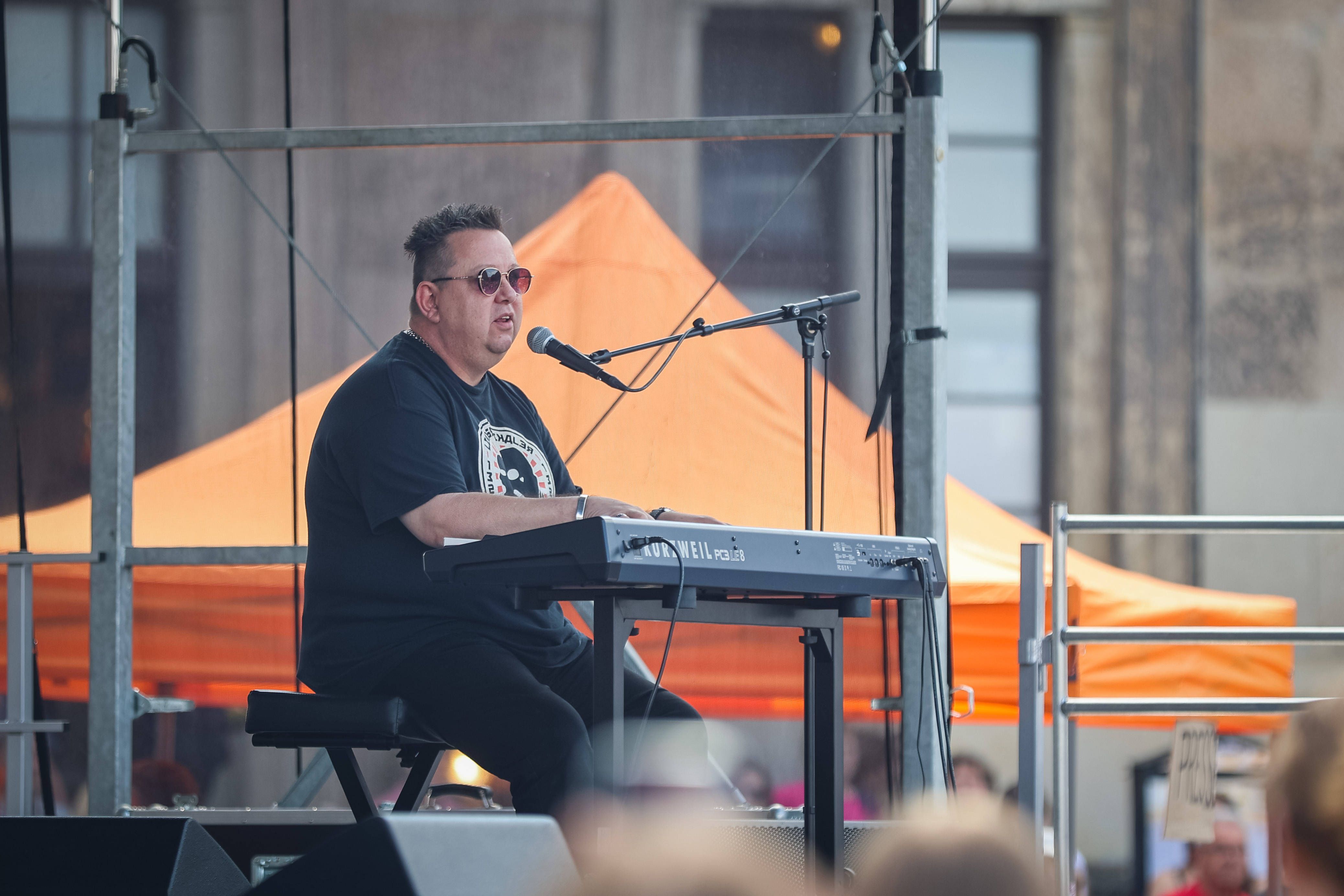 „Das Üble an der Wurzel packen“ – Krumbiegel über sein linksradikales Shirt