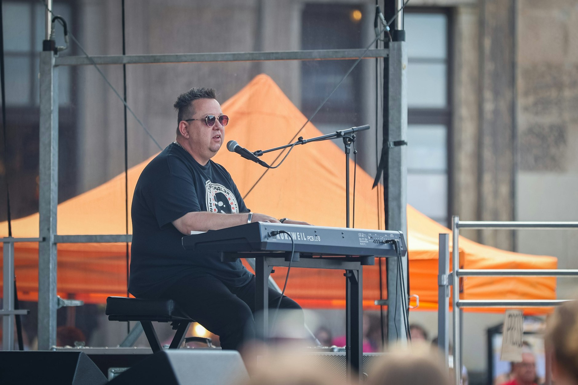 „Das Üble an der Wurzel packen“ – Krumbiegel über sein linksradikales Shirt