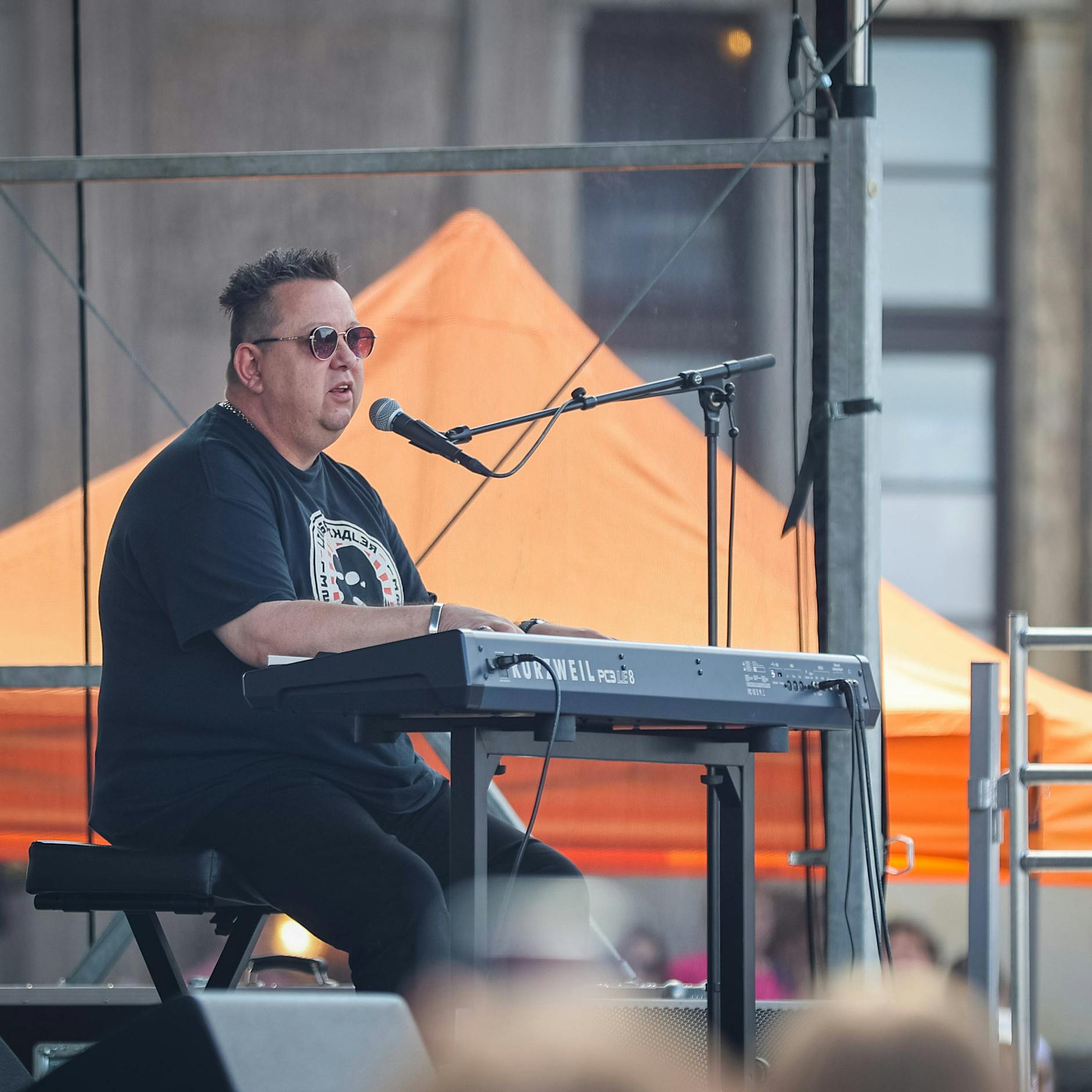 „Das Üble an der Wurzel packen“ – Krumbiegel über sein linksradikales Shirt