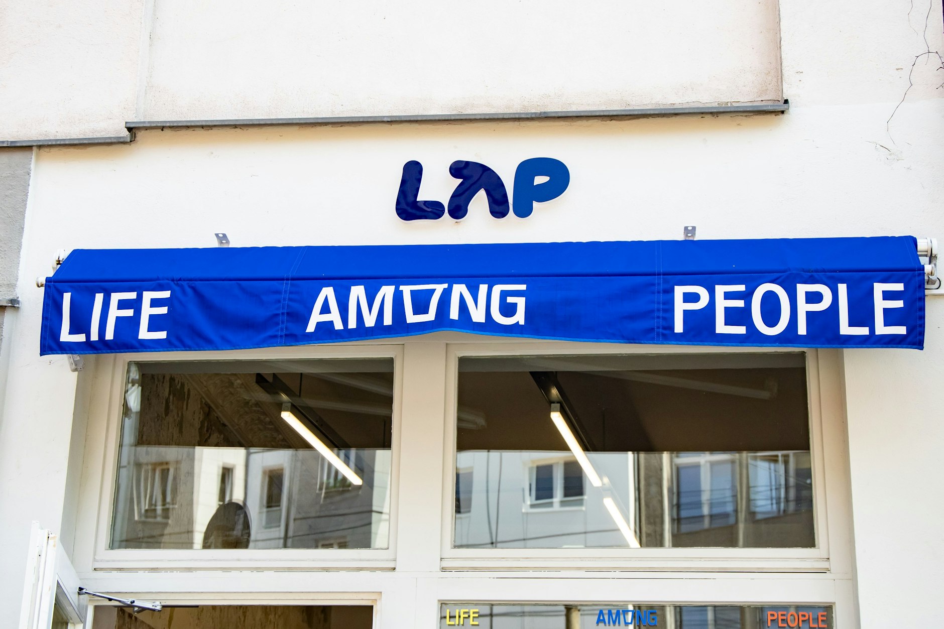 Auf die LAP-Coffee-Filialen gab es mehrere Farbattacken.