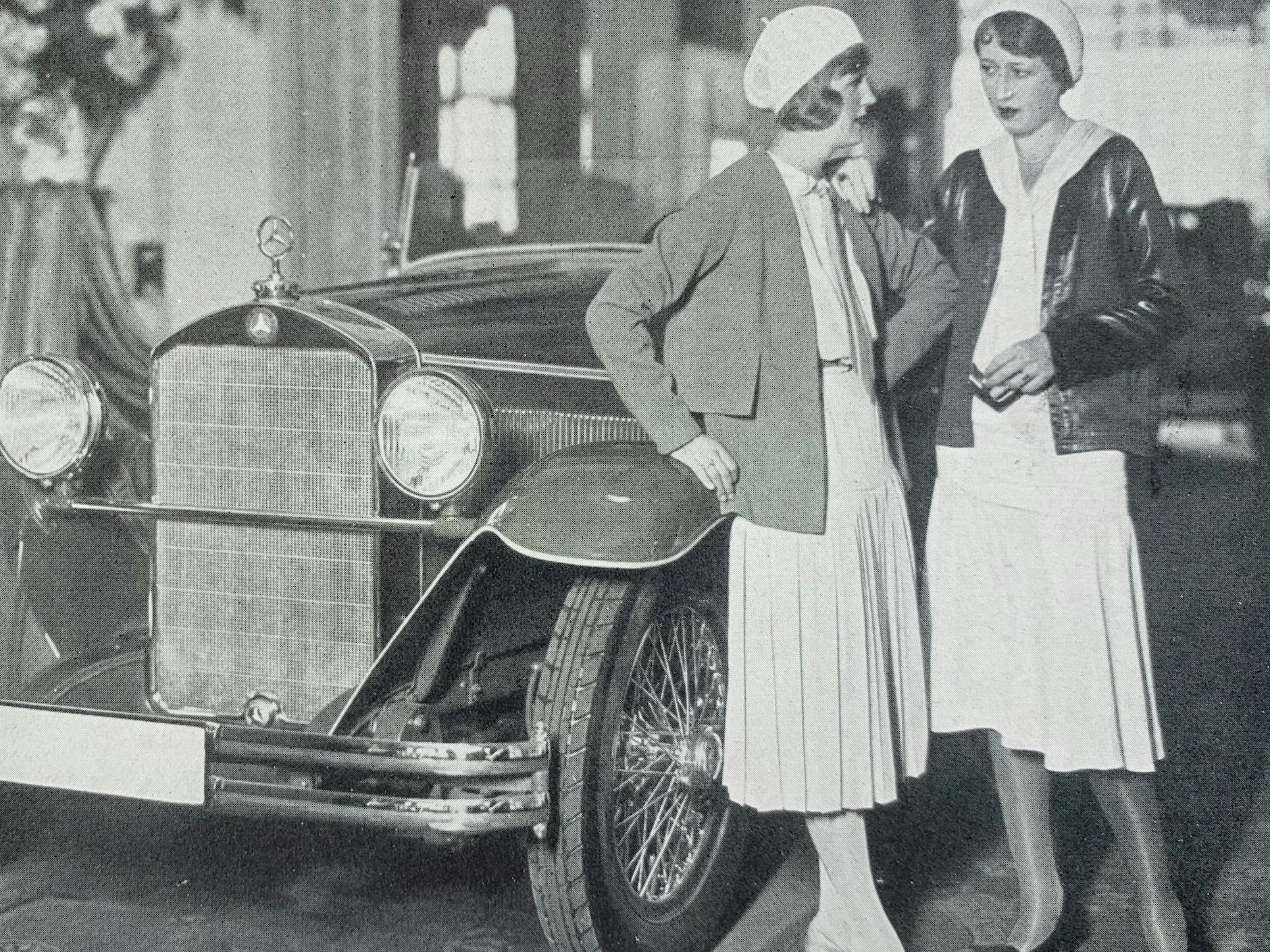 Mode für das beginnende Autozeitalter – auch für die „Selbstfahrerin“: Ausstellung im Modehaus Gerson 1930