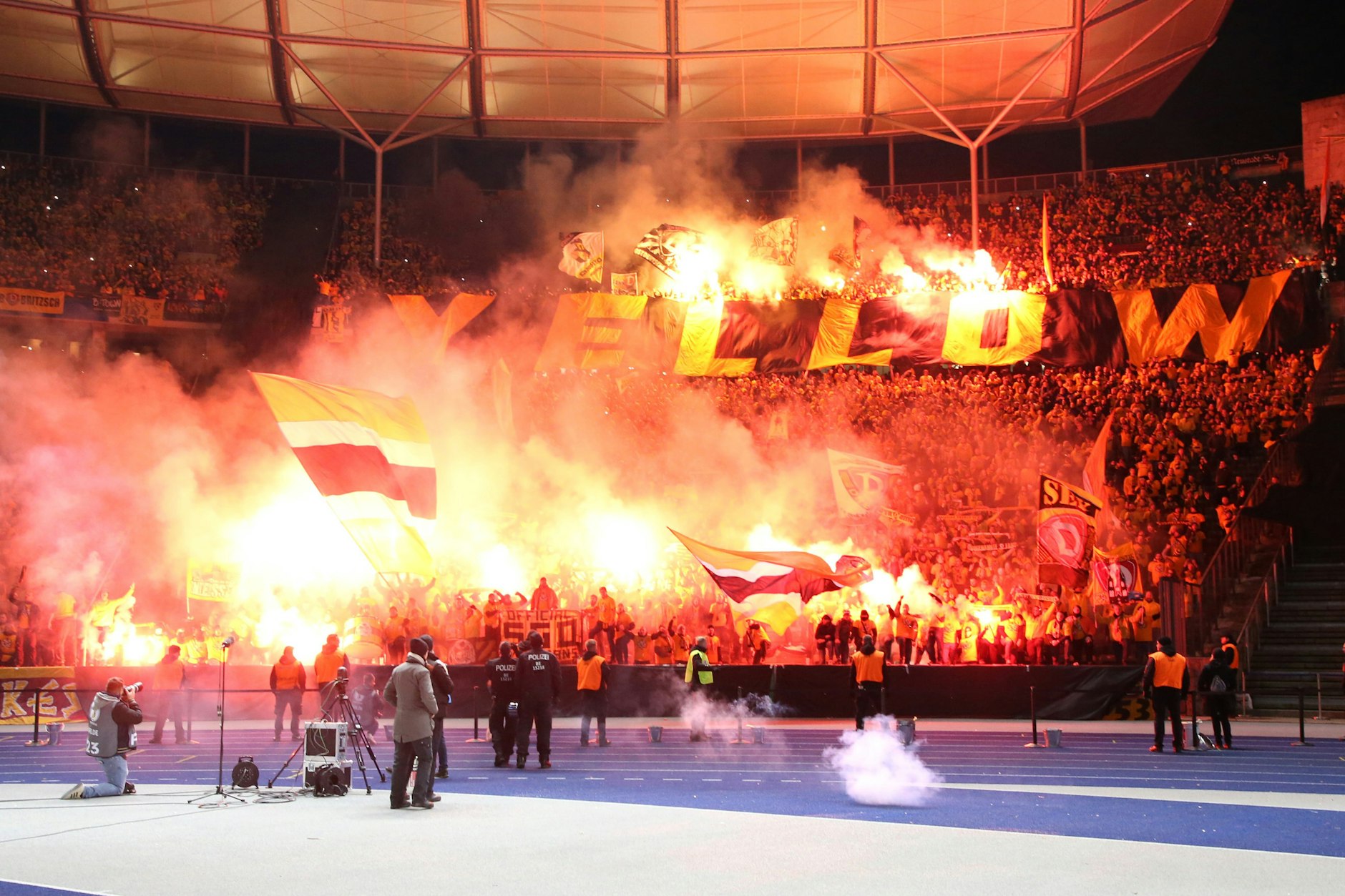 Bei Herthas Pokalspiel vor sechs Jahren kamen 30.000 Fans von Dynamo Dresden ins Olympiastadion und fackelten eine Pyroshow ab.