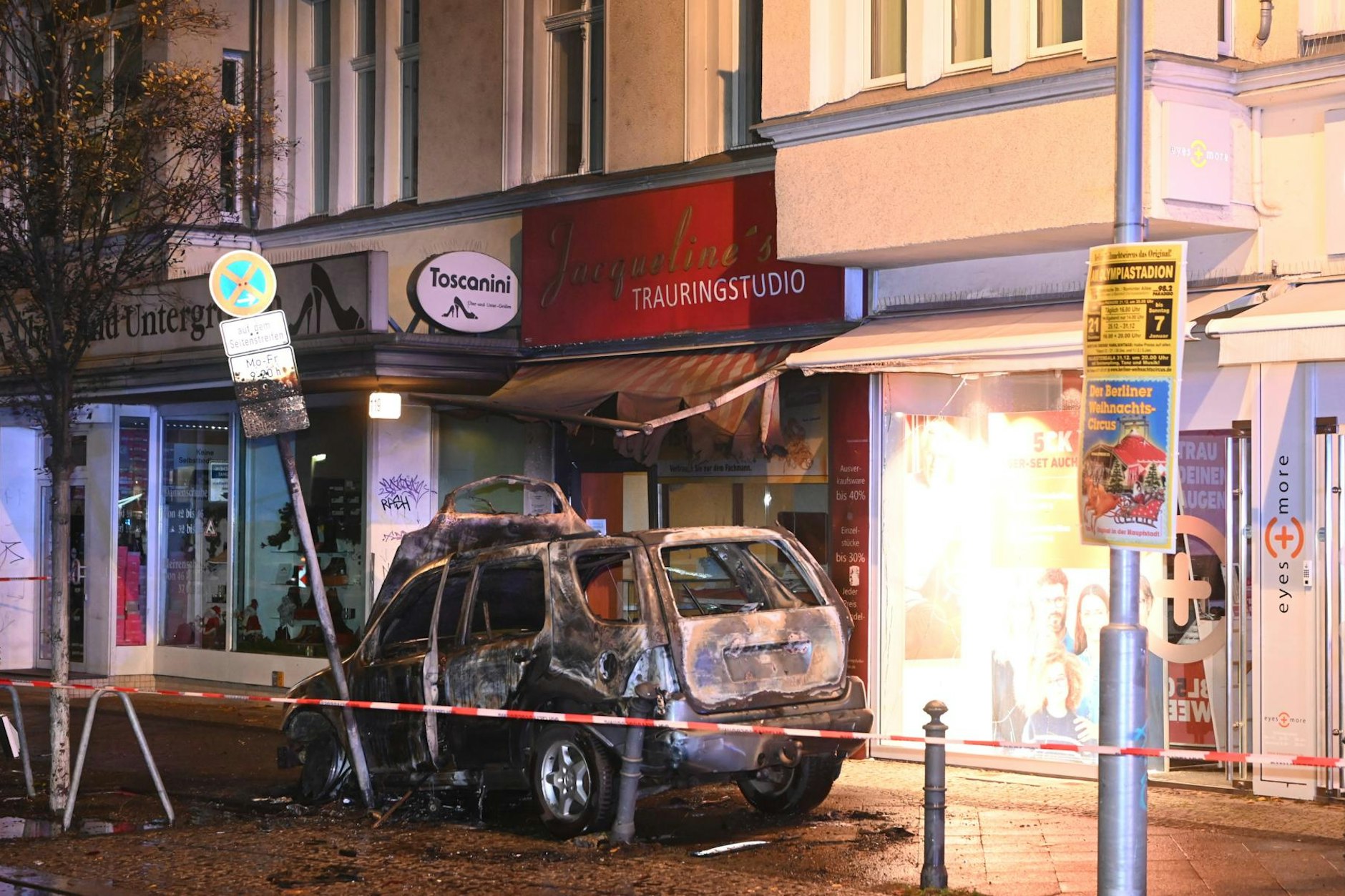 Auch im Jahr 2023 gab es einen Überfall auf einen Juwelier in der Schloßstraße mit einem Auto.