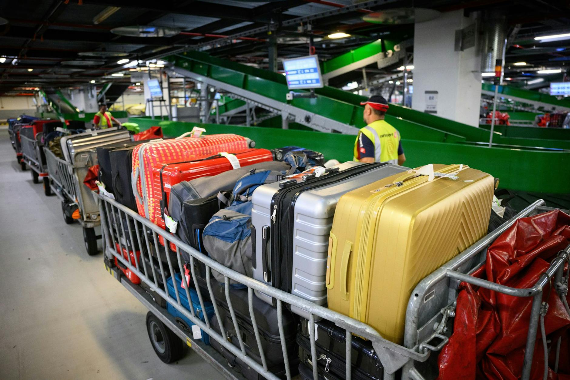 Wenn der Koffer am BER bleibt: Fluggepäck weg – das müssen Sie machen!