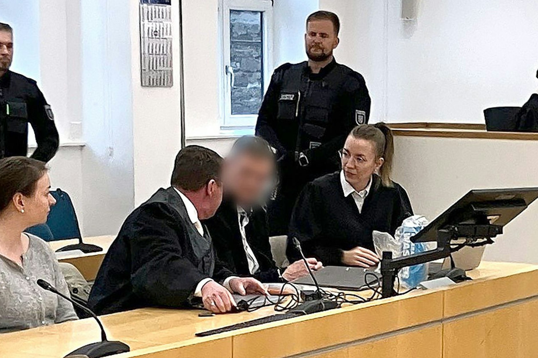 Sie war erst 13! Lehrer missbrauchte Schülerin über Jahre