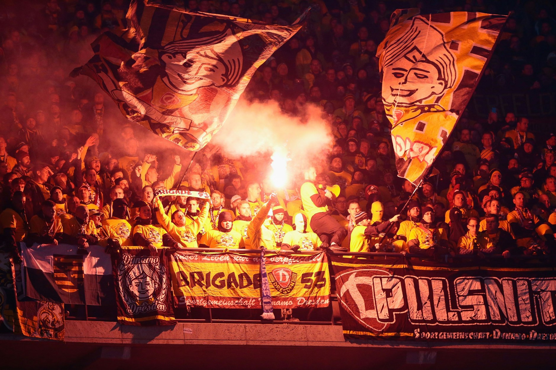 So wie hier im Pokalspiel 2019 gegen Hertha BSC wird man die Fans von Dynamo Dresden auch am Sonnabend im Berliner Olympiastadion sehen.