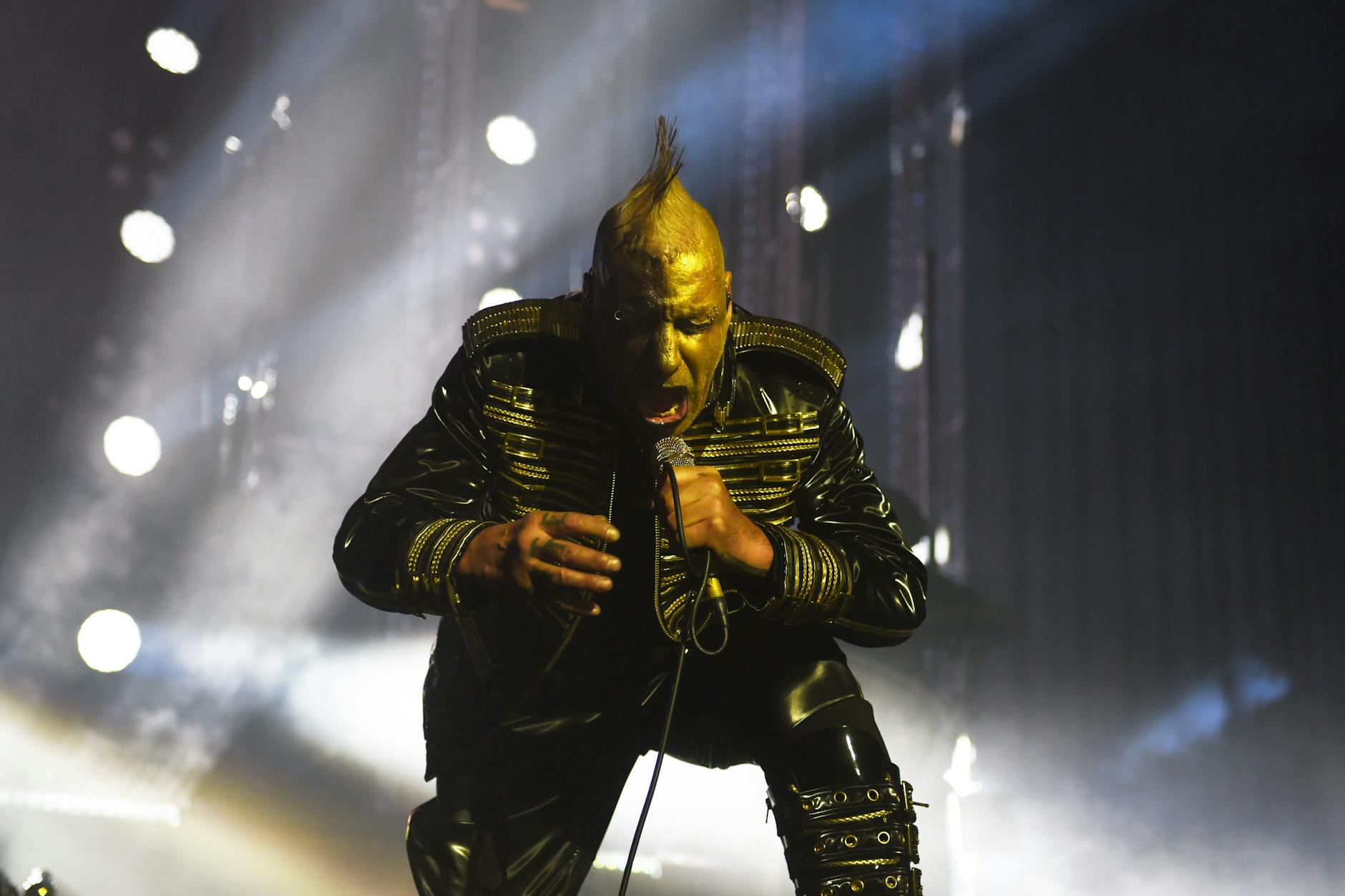 Halb Zirkusdirektor, halb Paramilitär: Till Lindemann beim Konzert in Leipzig