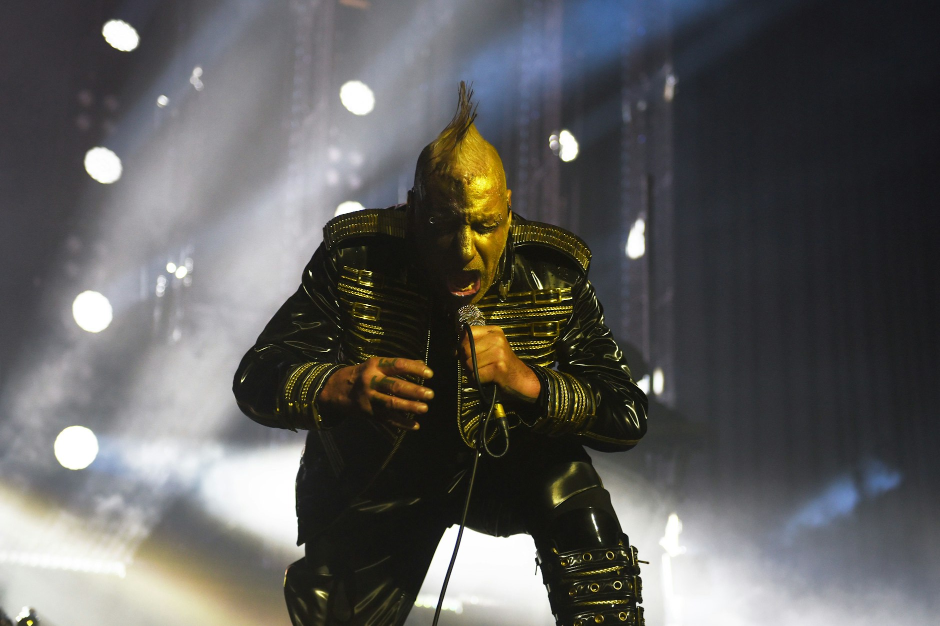 Halb Zirkusdirektor, halb Paramilitär: Till Lindemann beim Konzert in Leipzig