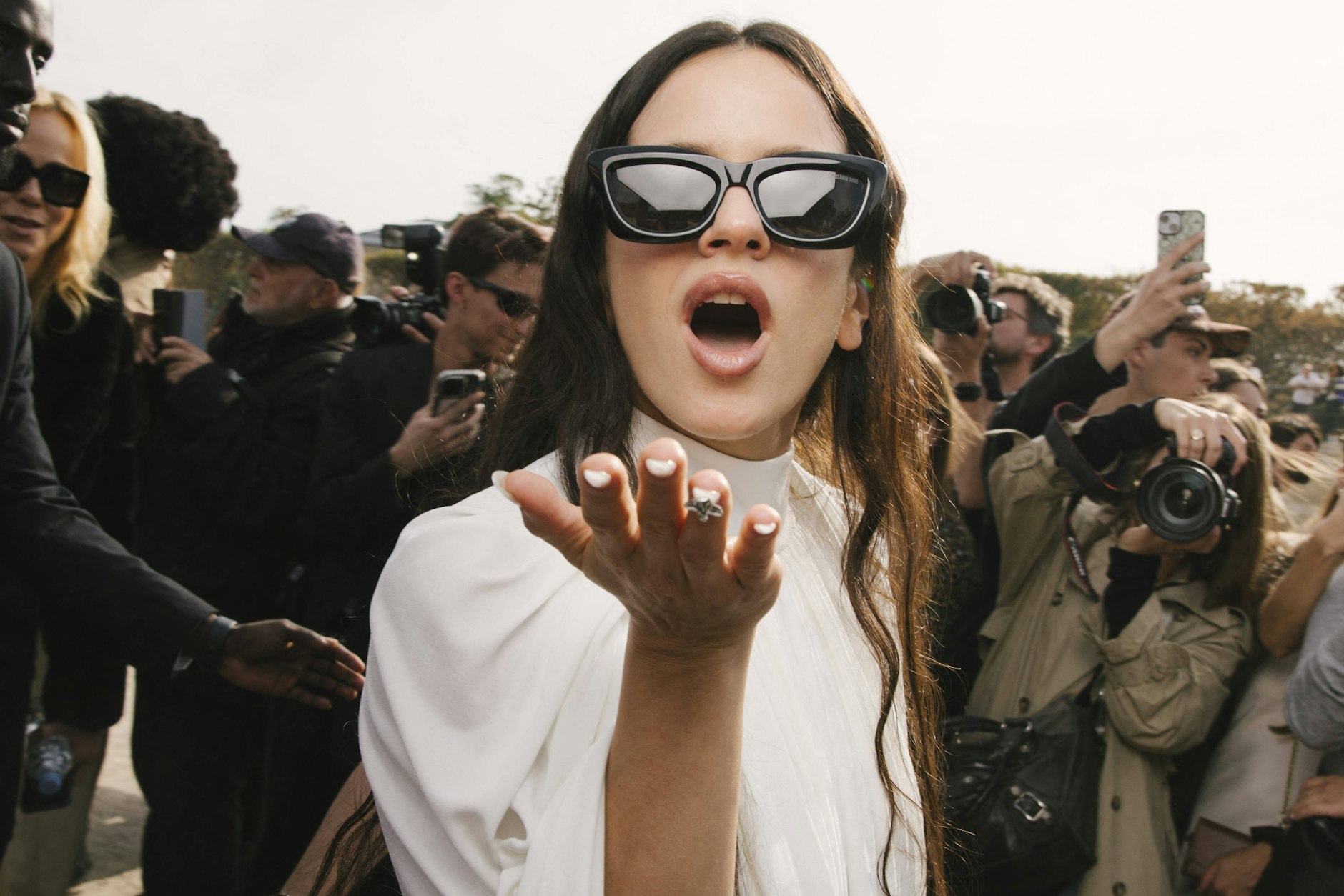 Normalerweise singt Rosalía auf Spanisch oder Englisch. Doch in „Berghain“ singt sie auch auf Deutsch.