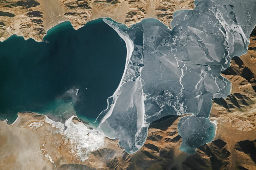 Satellitenbilder enthüllen: China baut wohl neuartige Verteidigungsbunker an Grenze zu Indien