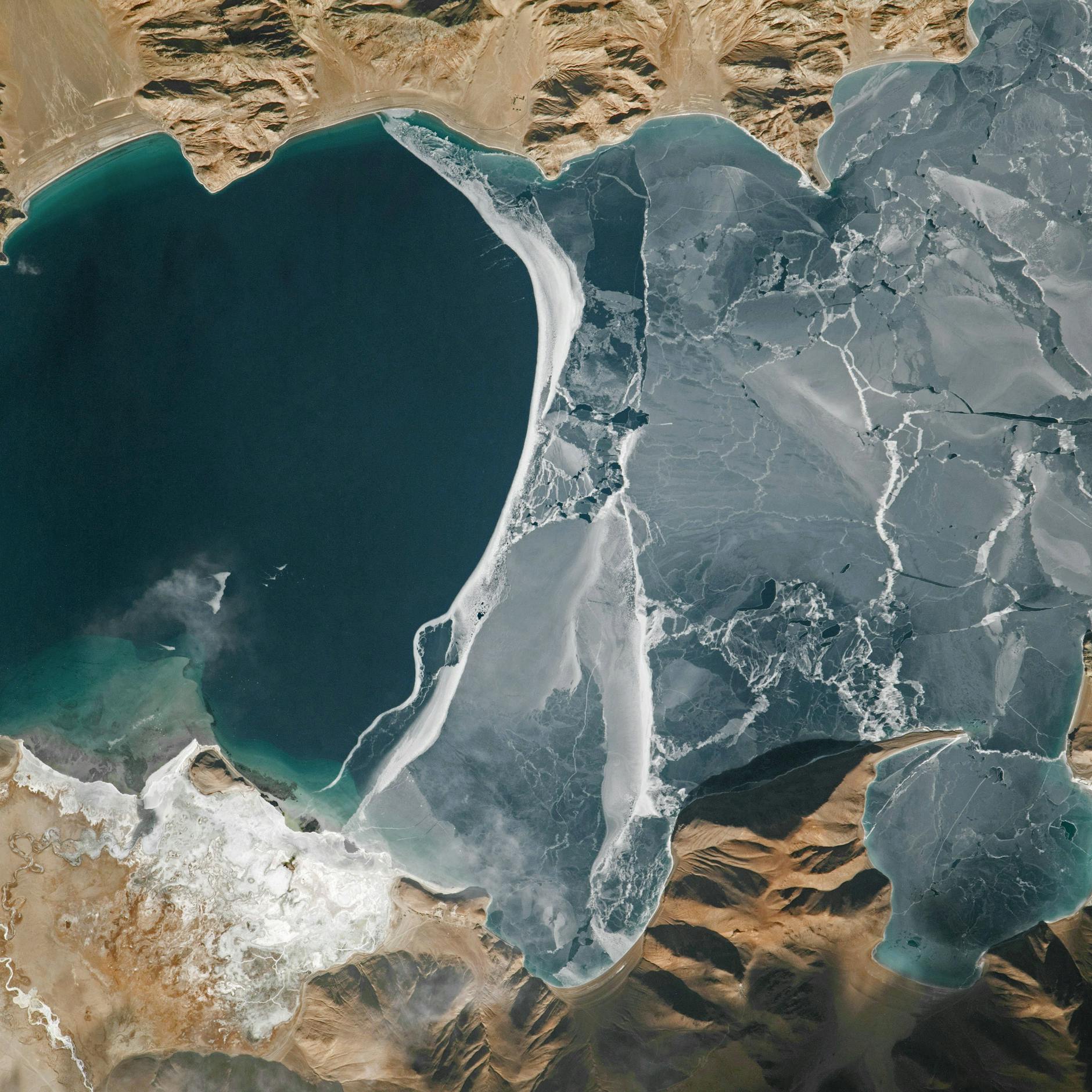 Image - Satellitenbilder enthüllen: China baut wohl neuartige Verteidigungsbunker an Grenze zu Indien