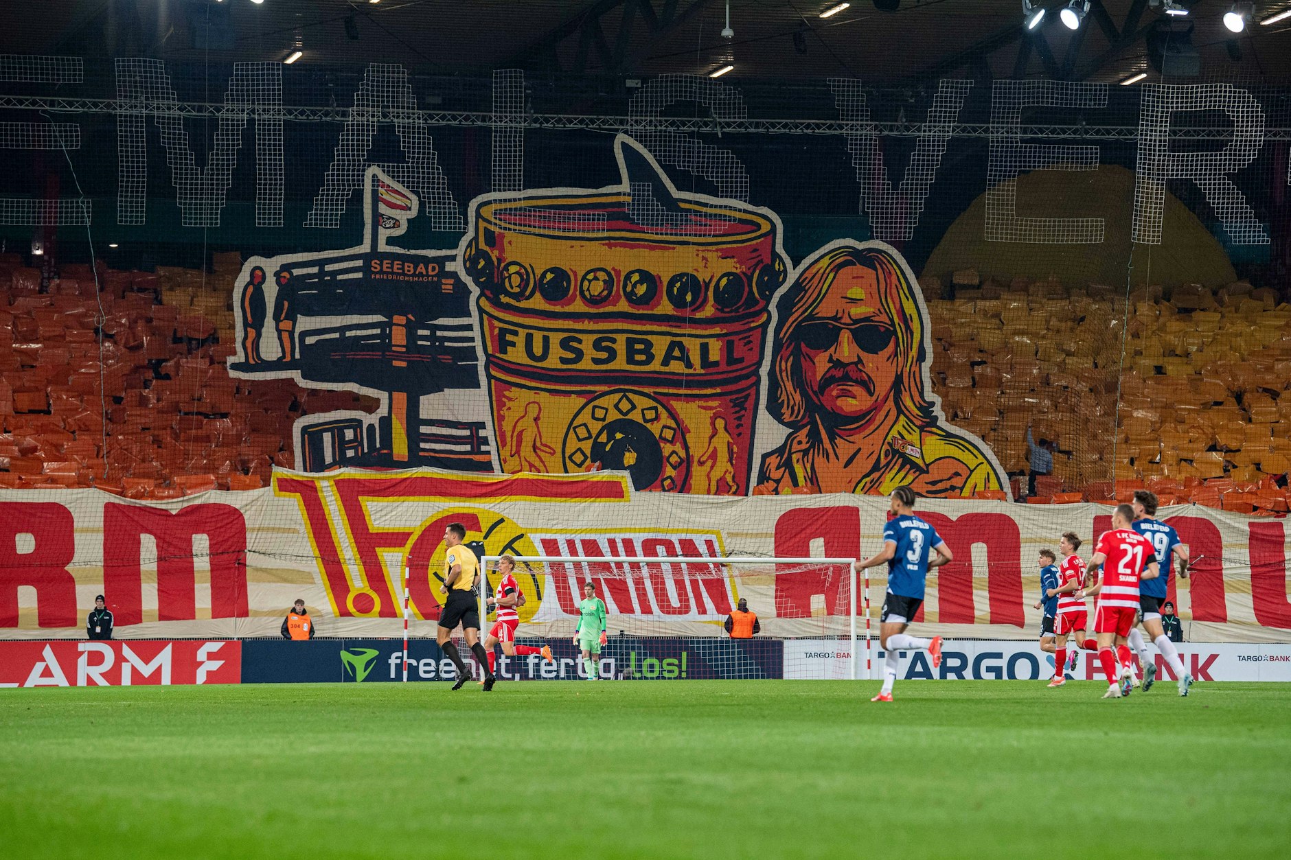 Aufwendig und eindrucksvoll: Die Choreo der Union-Fans vor dem Pokalspiel gegen Bielefeld