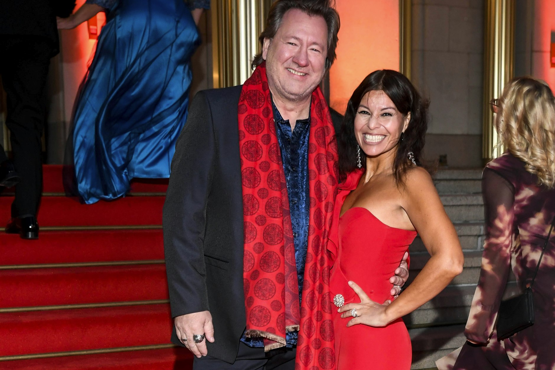 Karat-Sänger Claudius Dreilich stellte seine Partnerin Assol beim 30. Leipziger Opernball vor.