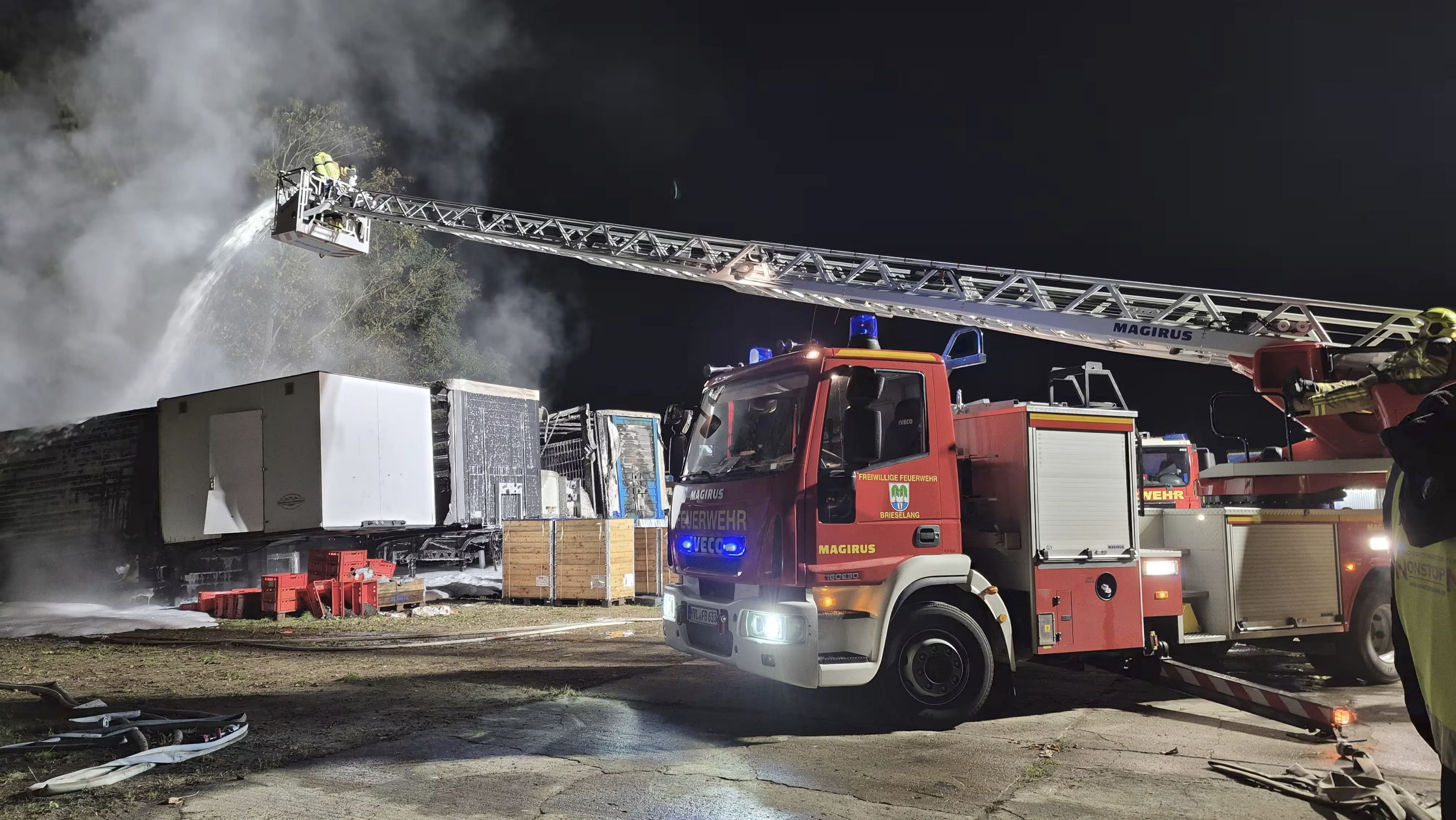 Wieder Feuer bei Berliner Schausteller: Weihnachtsmarktbuden gehen in Flammen auf