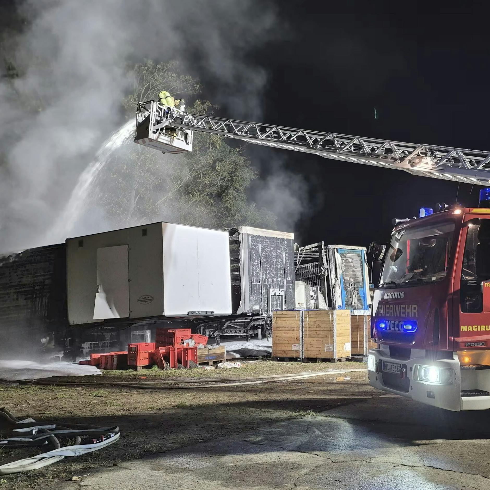 Image - Wieder Feuer bei Berliner Schausteller: Weihnachtsmarktbuden gehen in Flammen auf