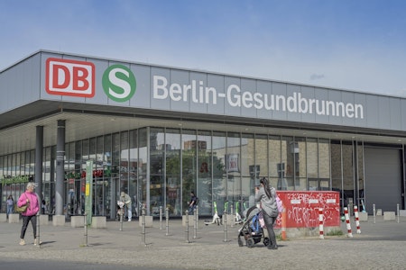 Nach Brand auf Bahngelände: Fernverkehr am Bahnhof Gesundbrunnen eingestellt
