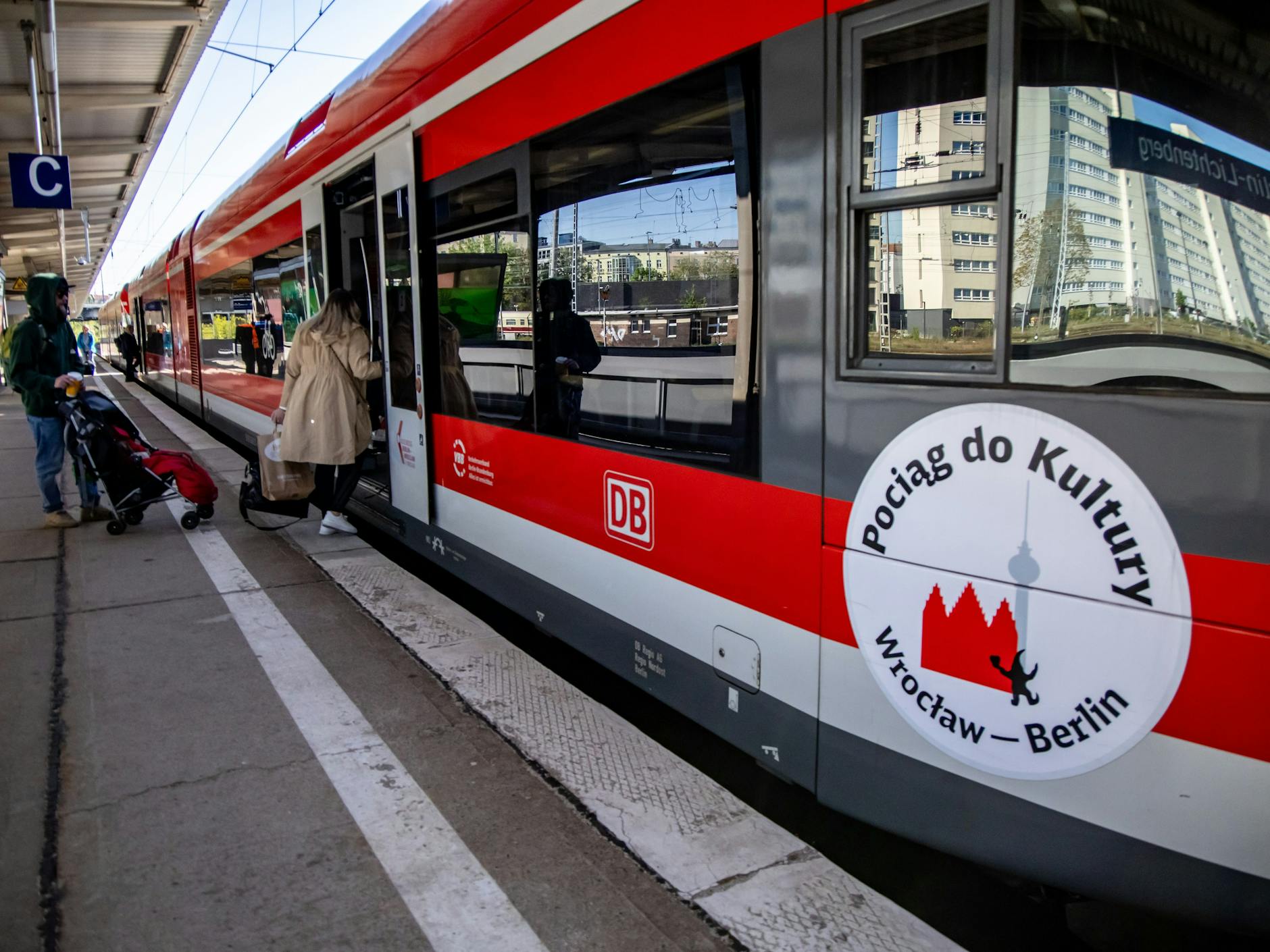 Einsteigen, bitte! Die Fahrt des Kulturzugs nach Breslau beginnt meist im Bahnhof Lichtenberg. Ein weiterer Halt ist am Ostkreuz vorgesehen.
