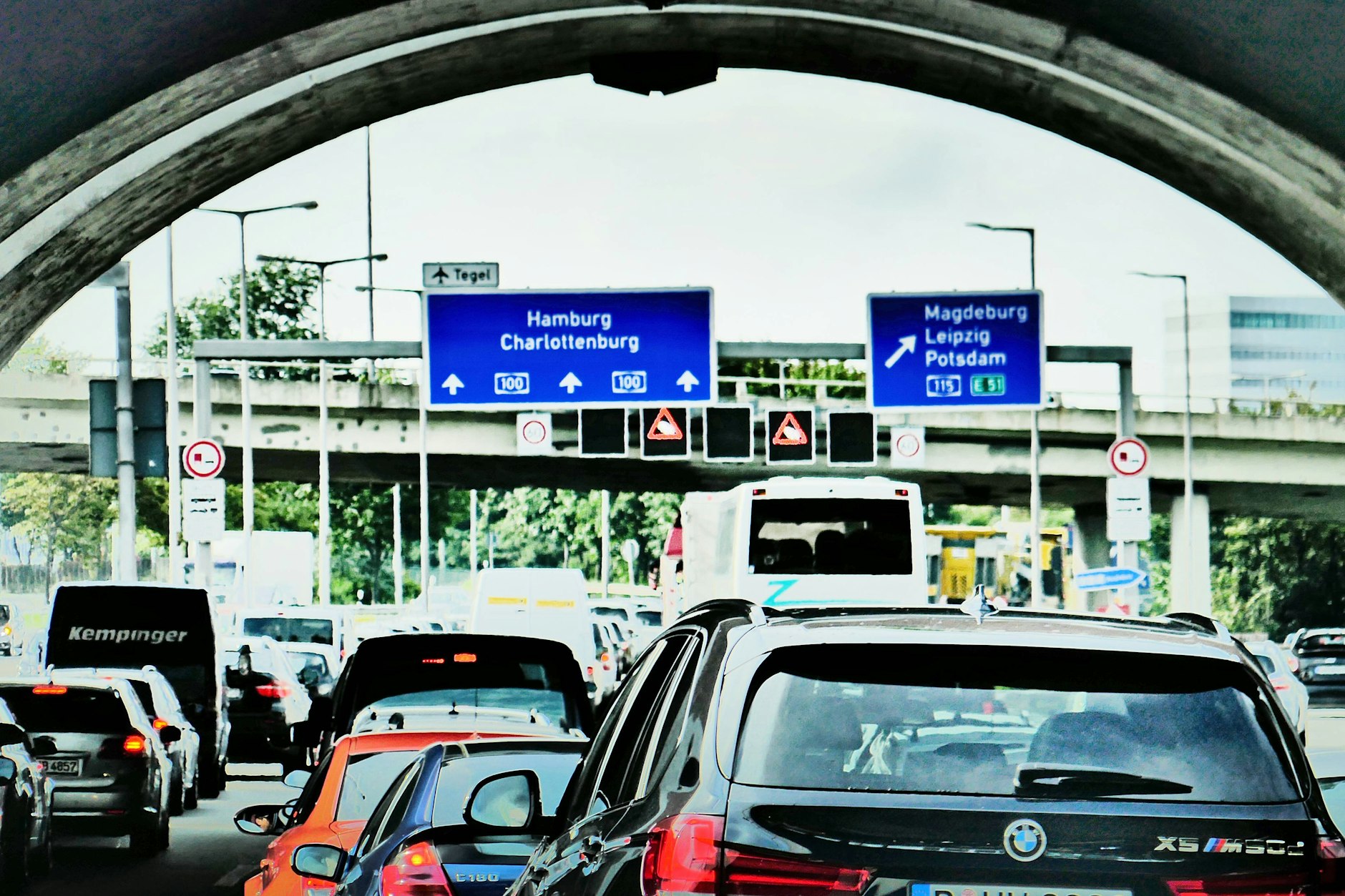 Ausgerechnet an diesem Wochenende ist das Autobahndreieck Funkturm gesperrt. Die Anfahrt zum Olympiastadion wird zum Verkehrchaos führen.
