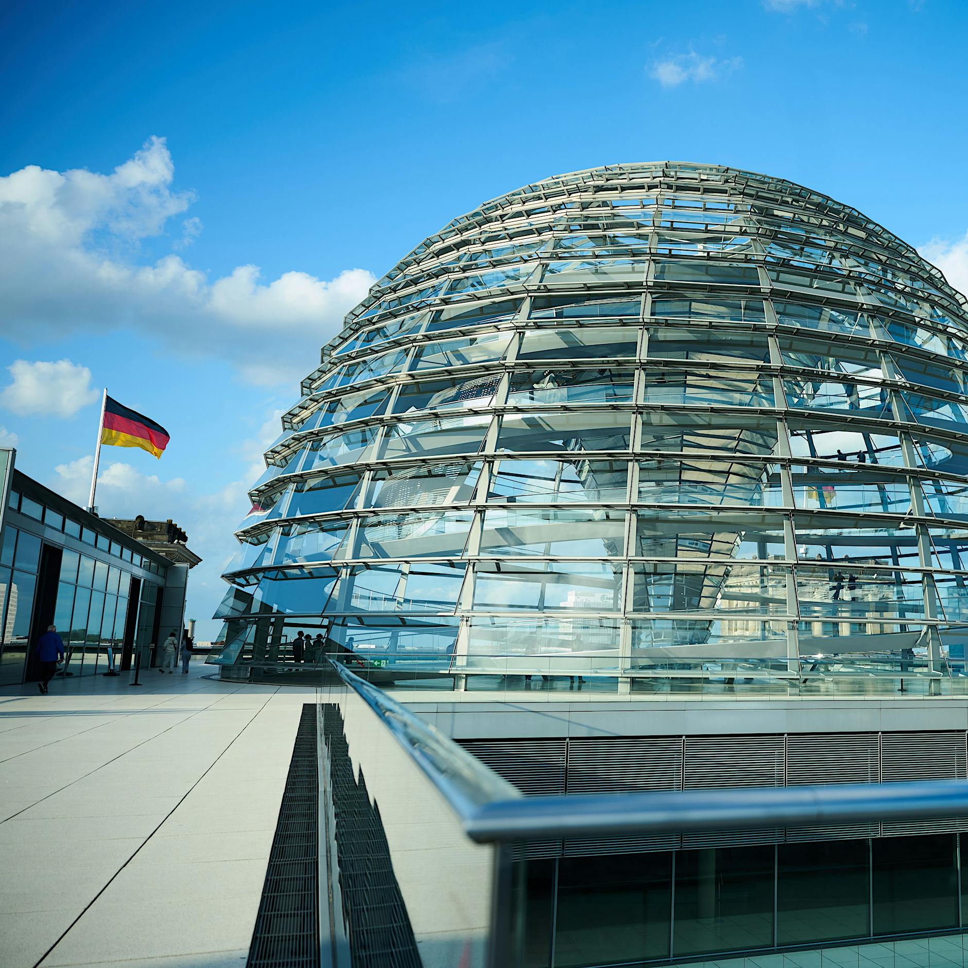 Sicherheitsrisiko durch Russland-Kontakte: AfD-Mitarbeiter erhält keinen Bundestagsausweis