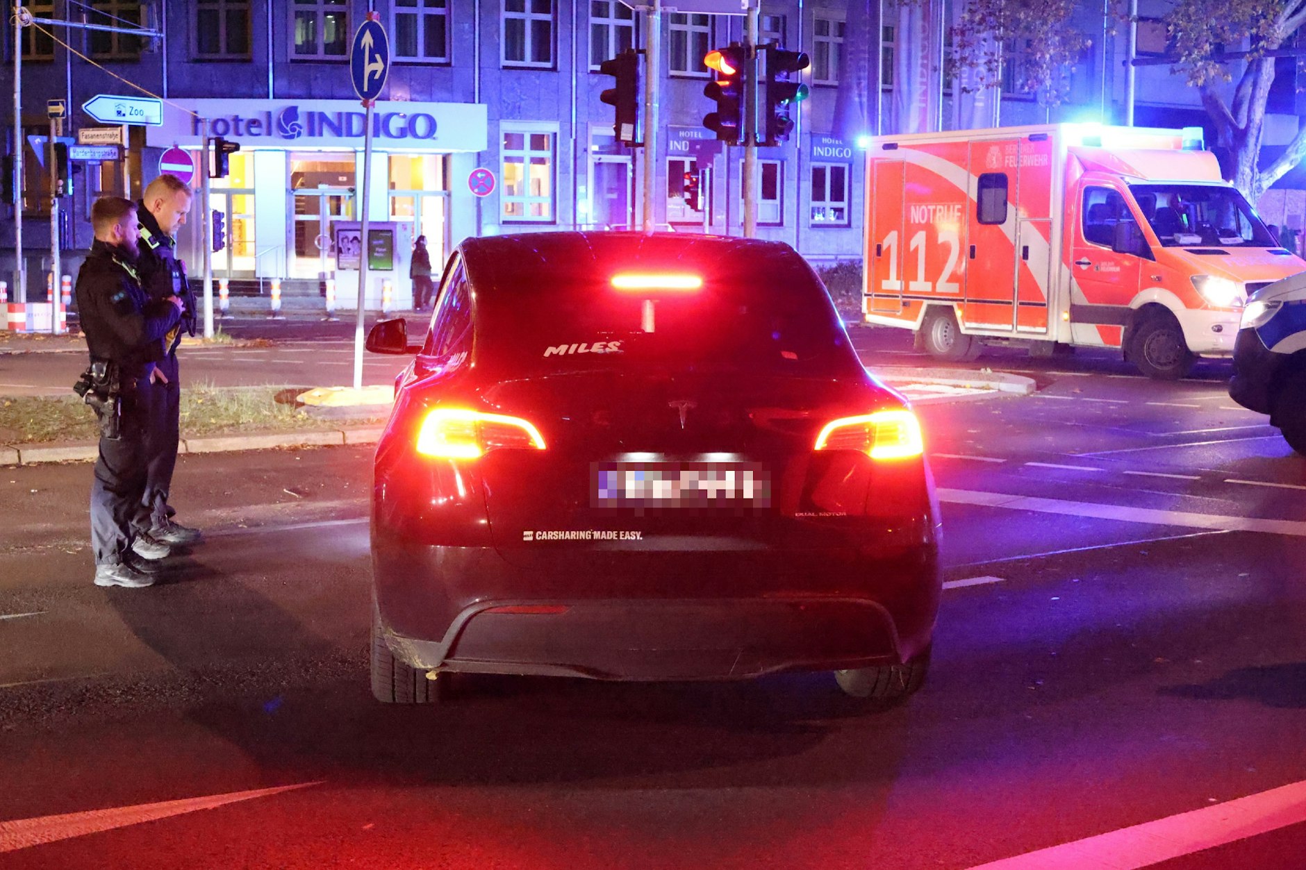 Ein ungeduldiger Miles-Fahrer war genervt von der Straßensperrung infolge des Unfalls auf der Hardenbergstraße.