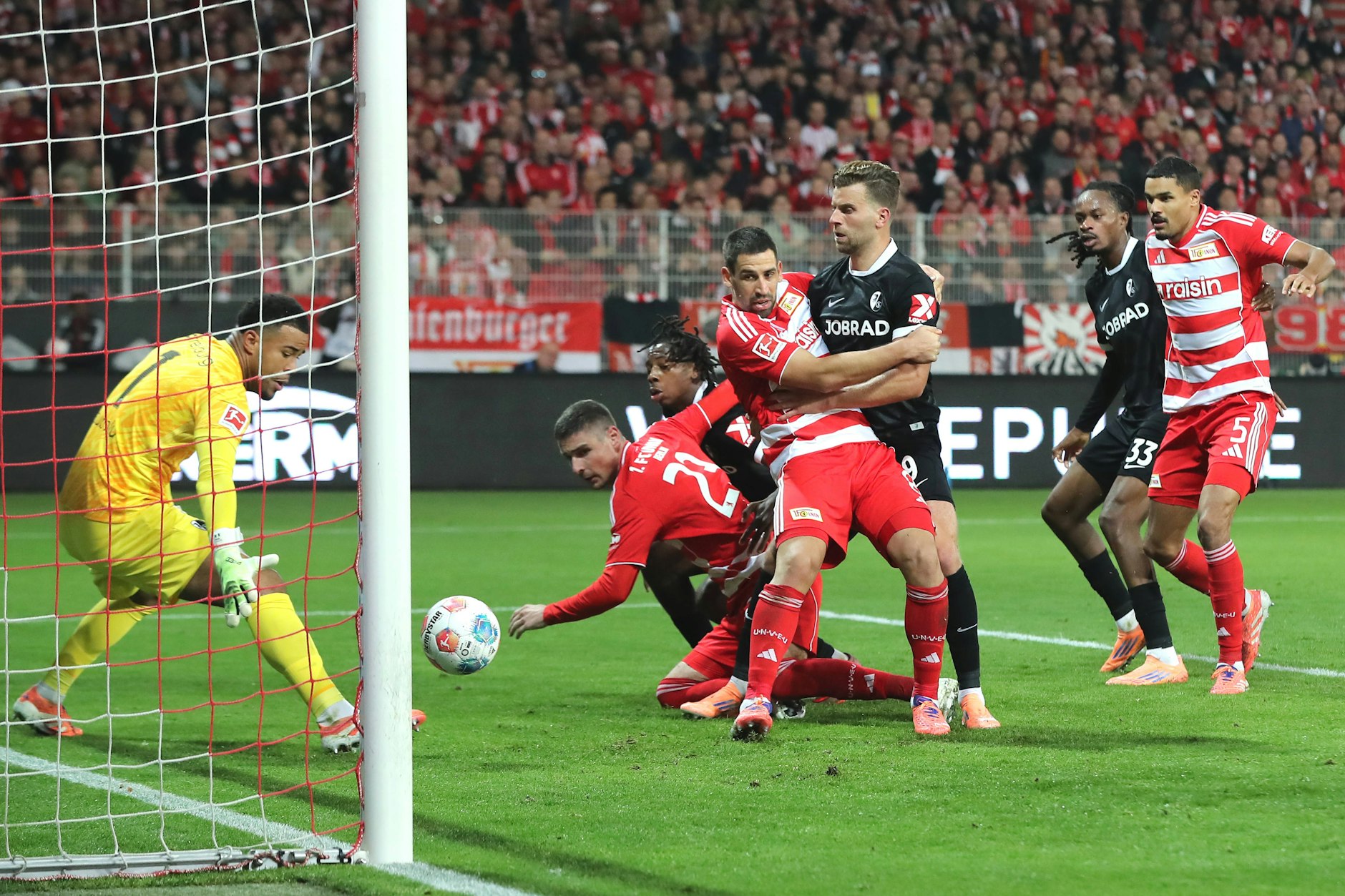 Dieses Tor von Andrej Ilic wäre das 1:0 für den 1. FC Union gegen Freiburg gewesen. Doch der VAR kassierte es wegen einer Abseitsposition.
