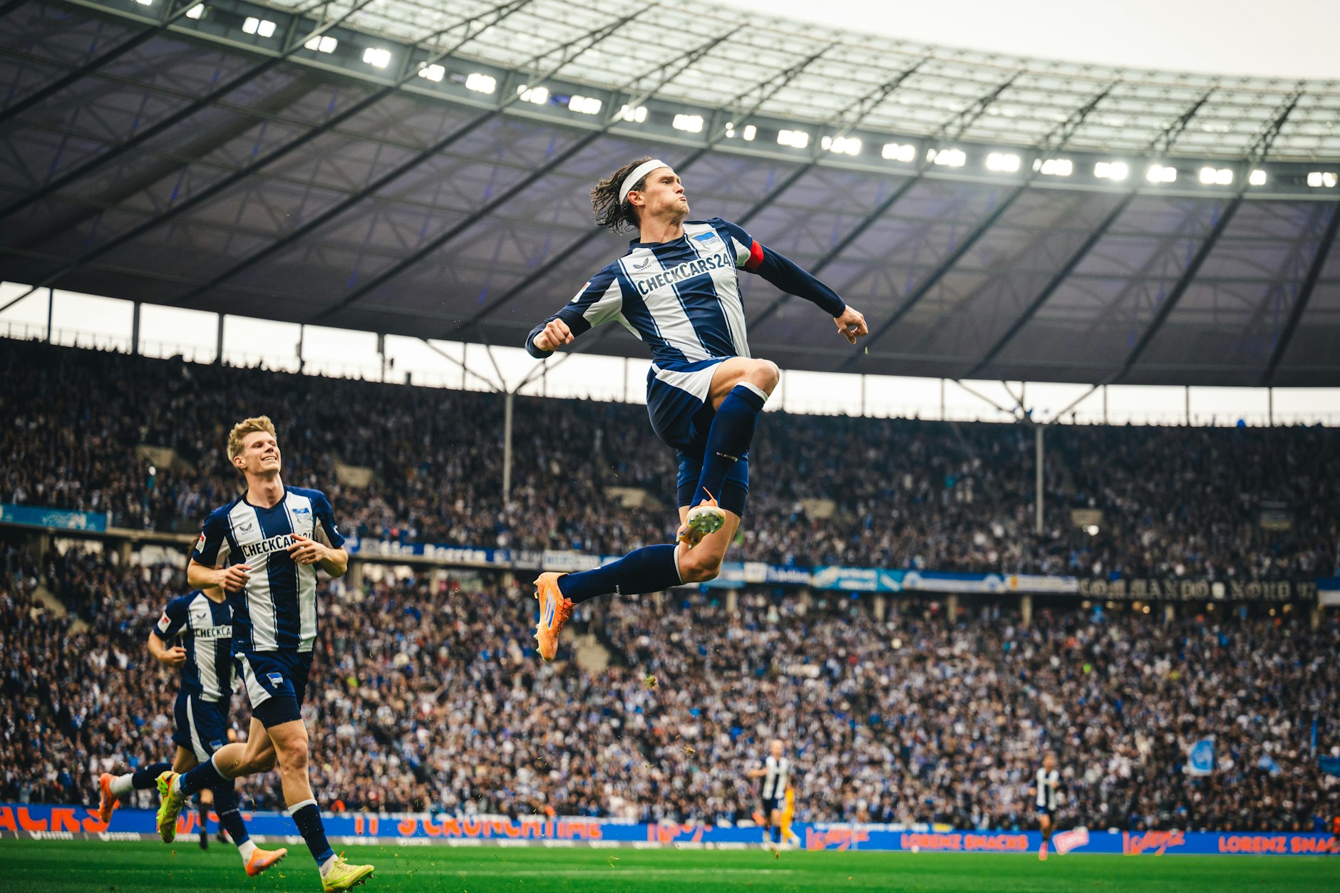 Hertha hat einen neuen Höhenflug. Kapitän Fabian Reese nach seinem Elfmeter-Tor zum 2:0 gegen Dynamo Dresden.