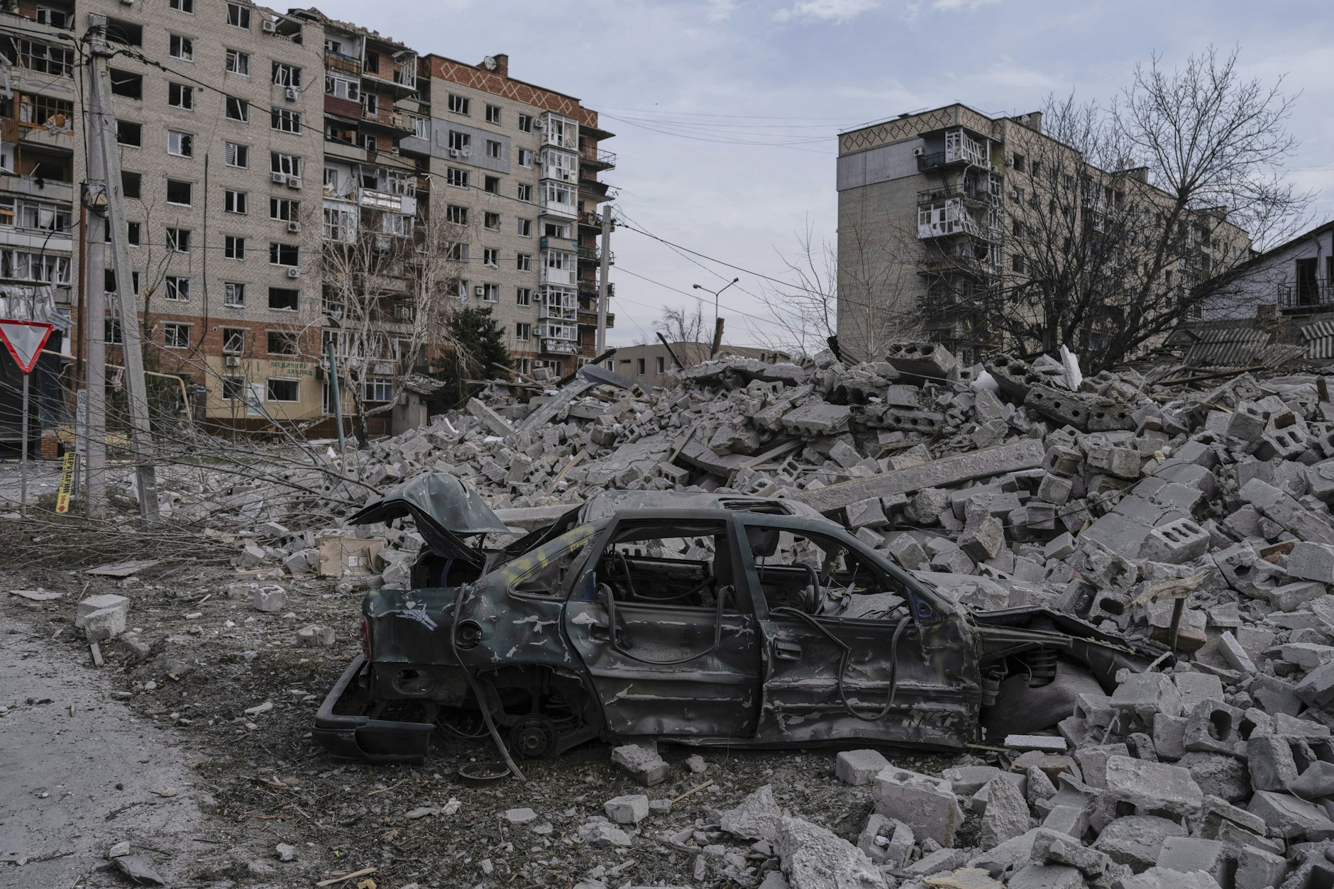 Rund um die Bergbaustadt im Donbass liefern sich ukrainische und russische Truppen schwere Gefechte – ein Spezialkommando soll die Nachschublinien sichern.